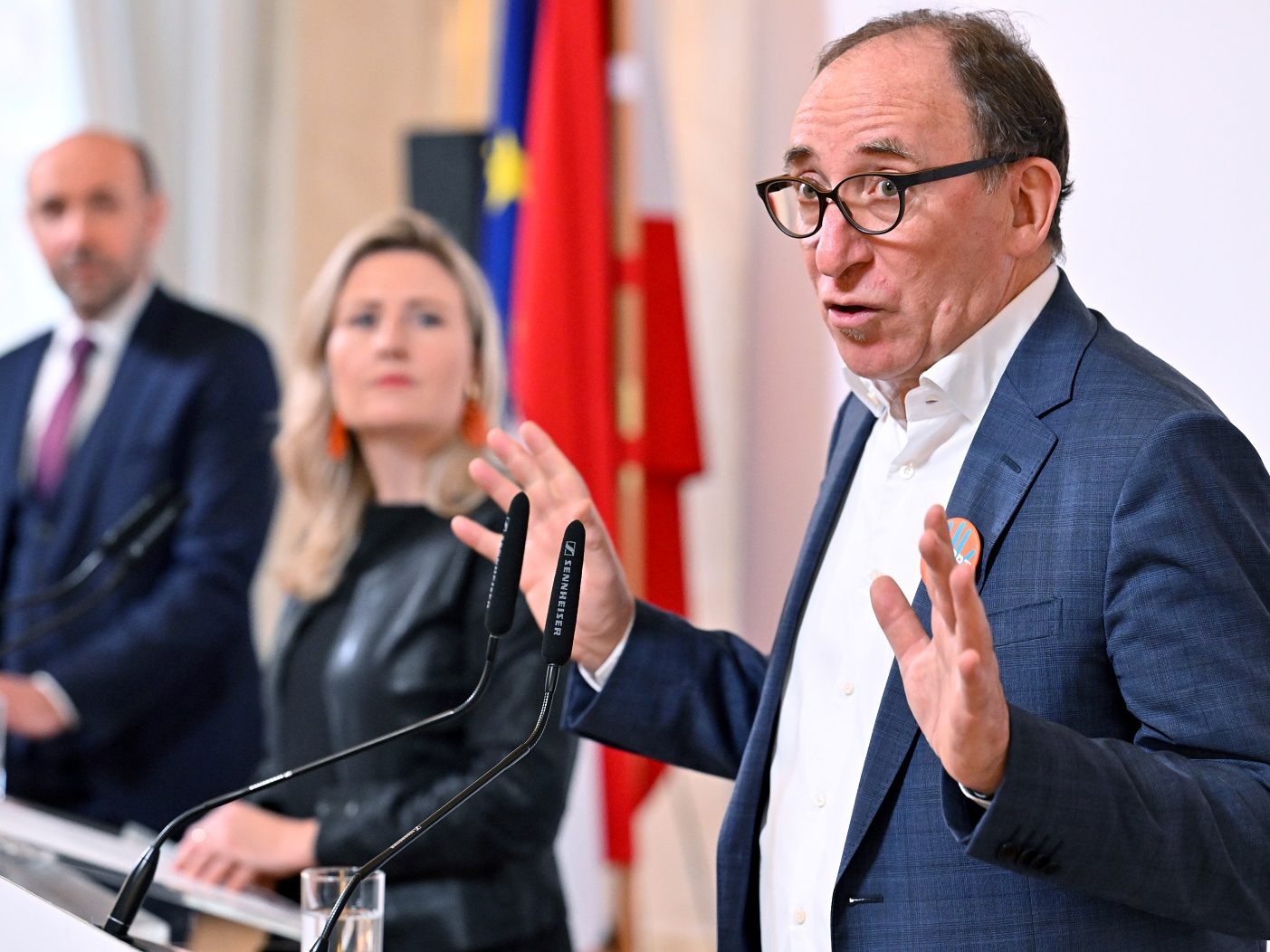 Gewaltschutz: Rauch und Raab blickten zurück.