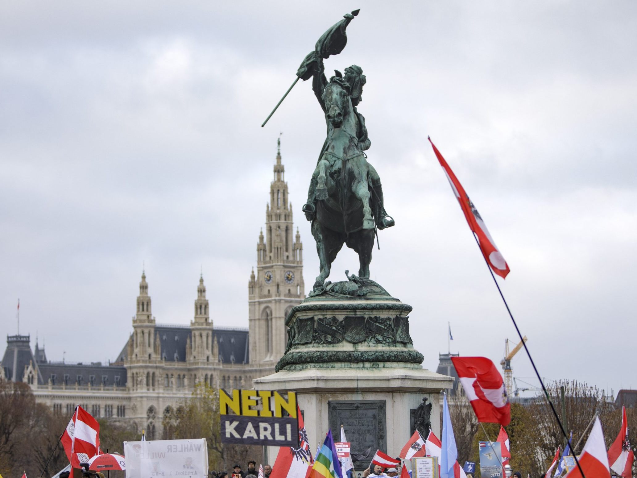 Demonstration am Heldenplatz.