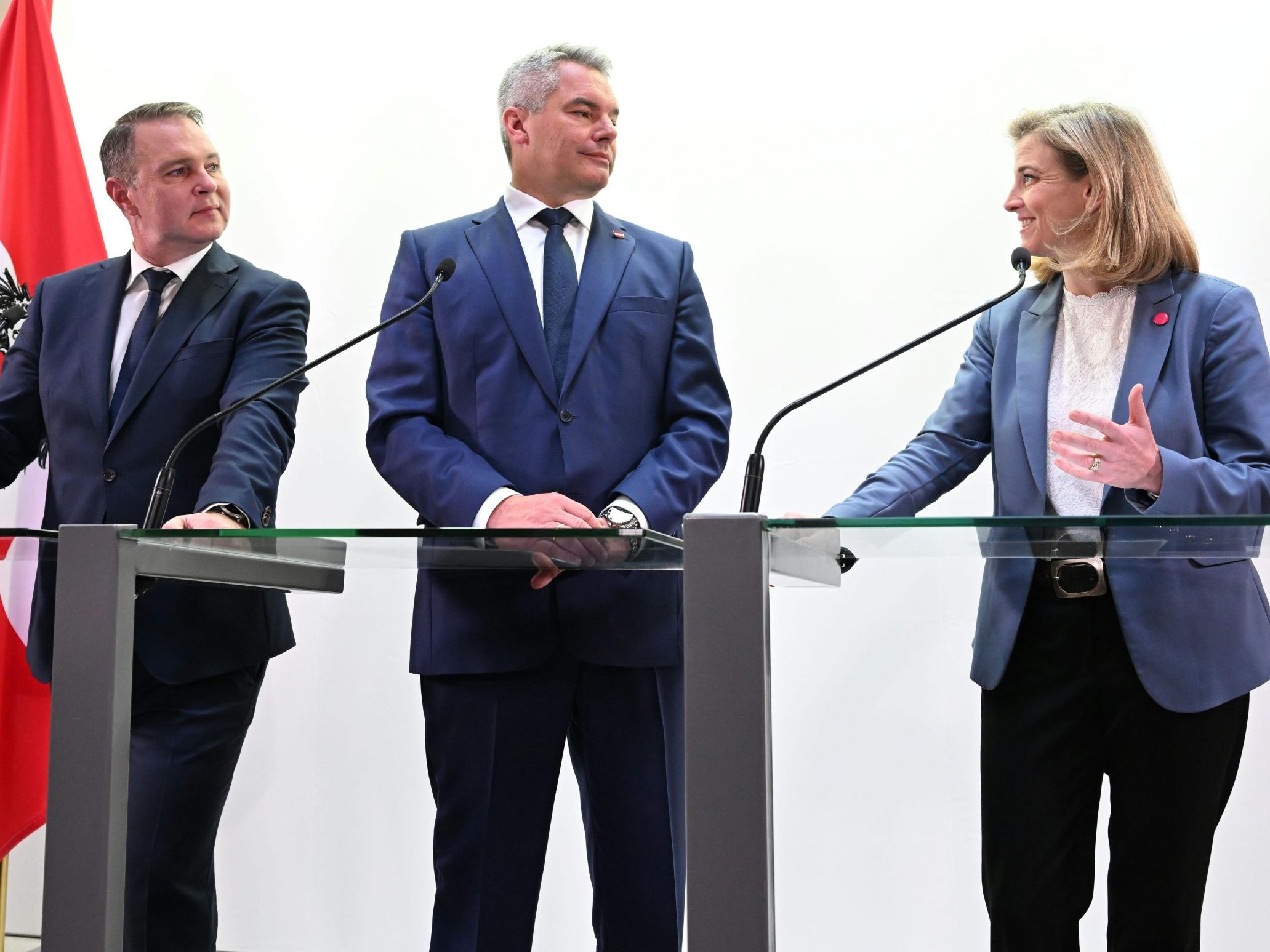 Hat Österreich künftig eine Koalition aus ÖVP, SPÖ und NEOS? Die Regierungsverhandlungen haben jedenfalls bereits begonnen.