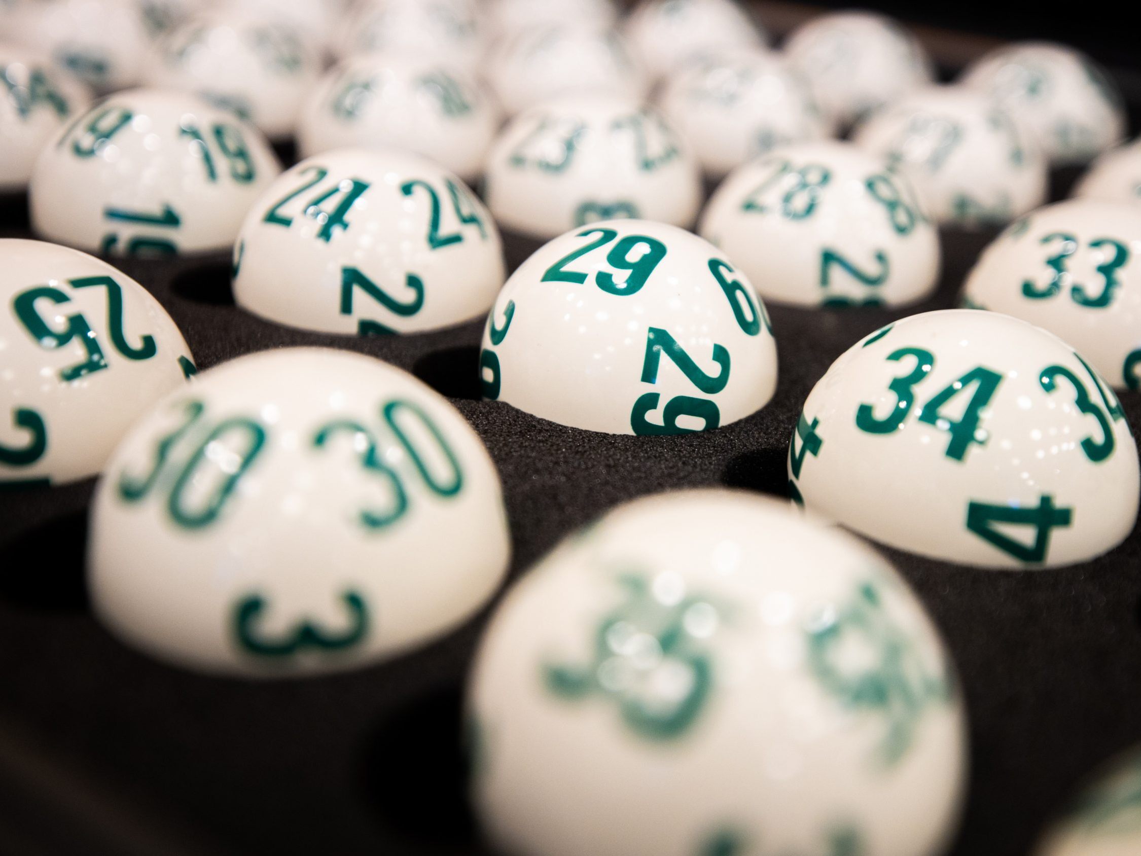 Bei der Lotto-Ziehung am Mittwoch wartet ein Doppeljackpot.