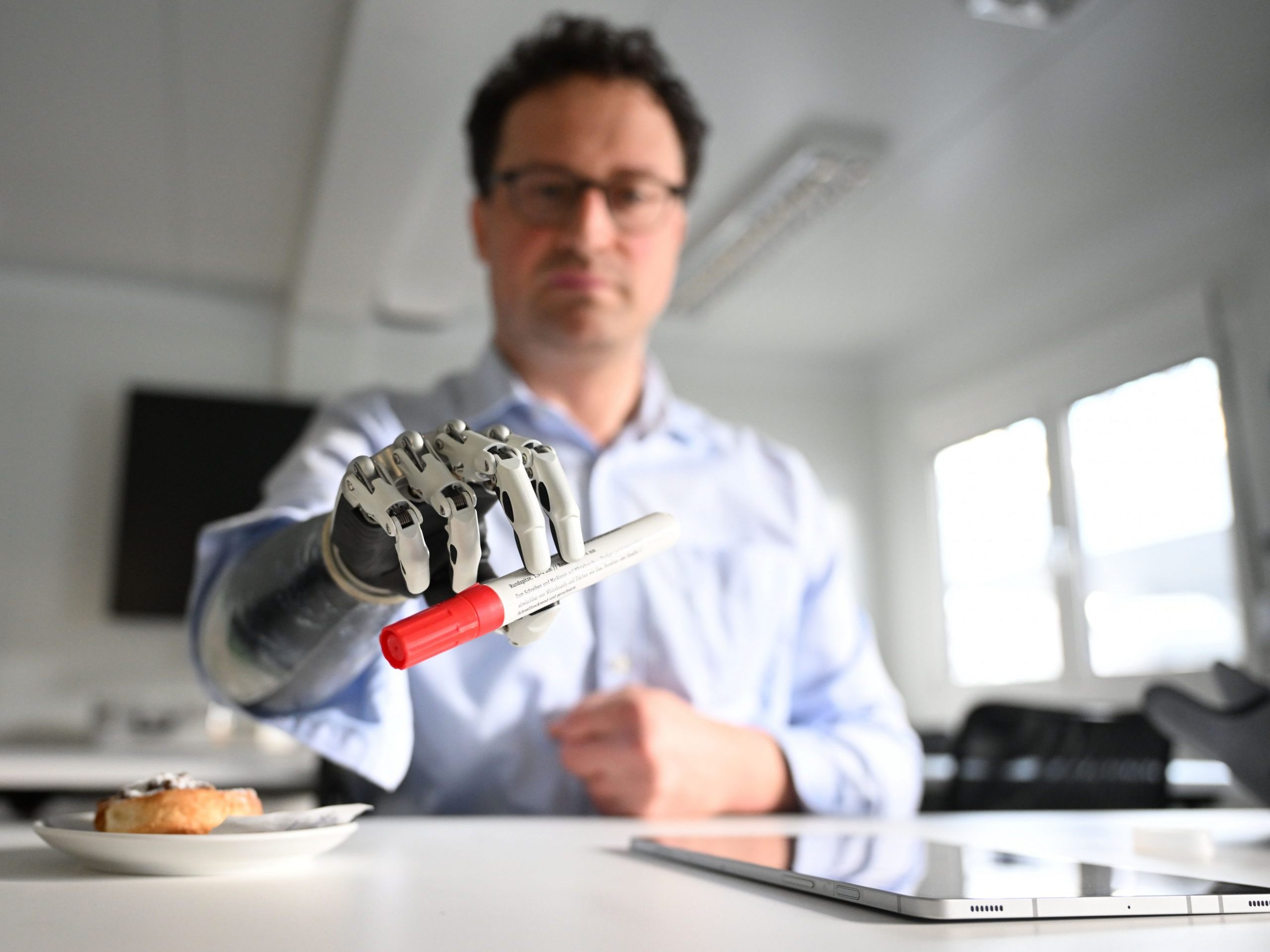 Eine "bebionic"-Hand im 11. Wiener Gemeindebezirk.