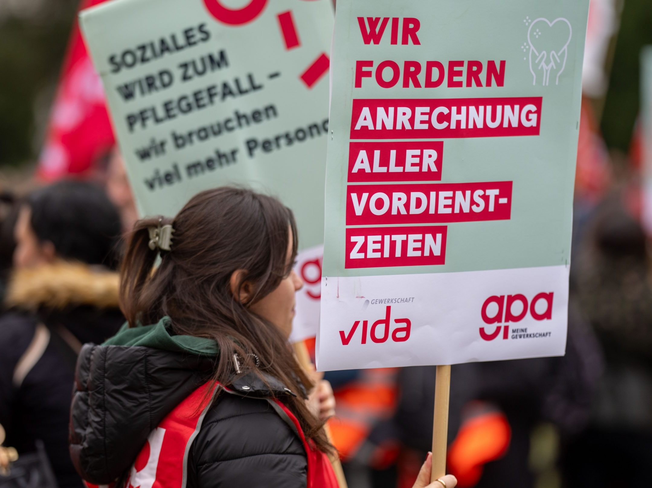 Demonstration zum Thema "Gerechter Abschluss des Sozialwirtschaft-Kollektivvertrags" in Wien auf. Demonstration zum Thema "Gerechter Abschluss des Sozialwirtschaft-Kollektivvertrags" in Wien auf.