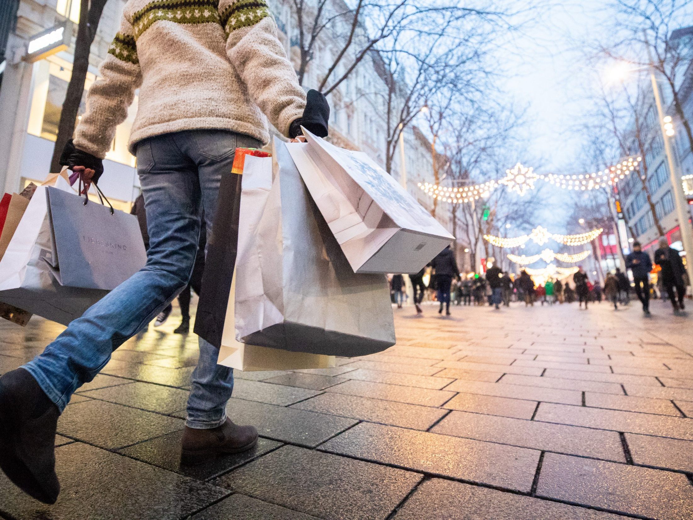An den Einkaufssamstagen im Advent gilt auf der Mariahilfer Straße wieder ein Fahrverbot. An den Einkaufssamstagen im Advent gilt auf der Mariahilfer Straße wieder ein Fahrverbot.