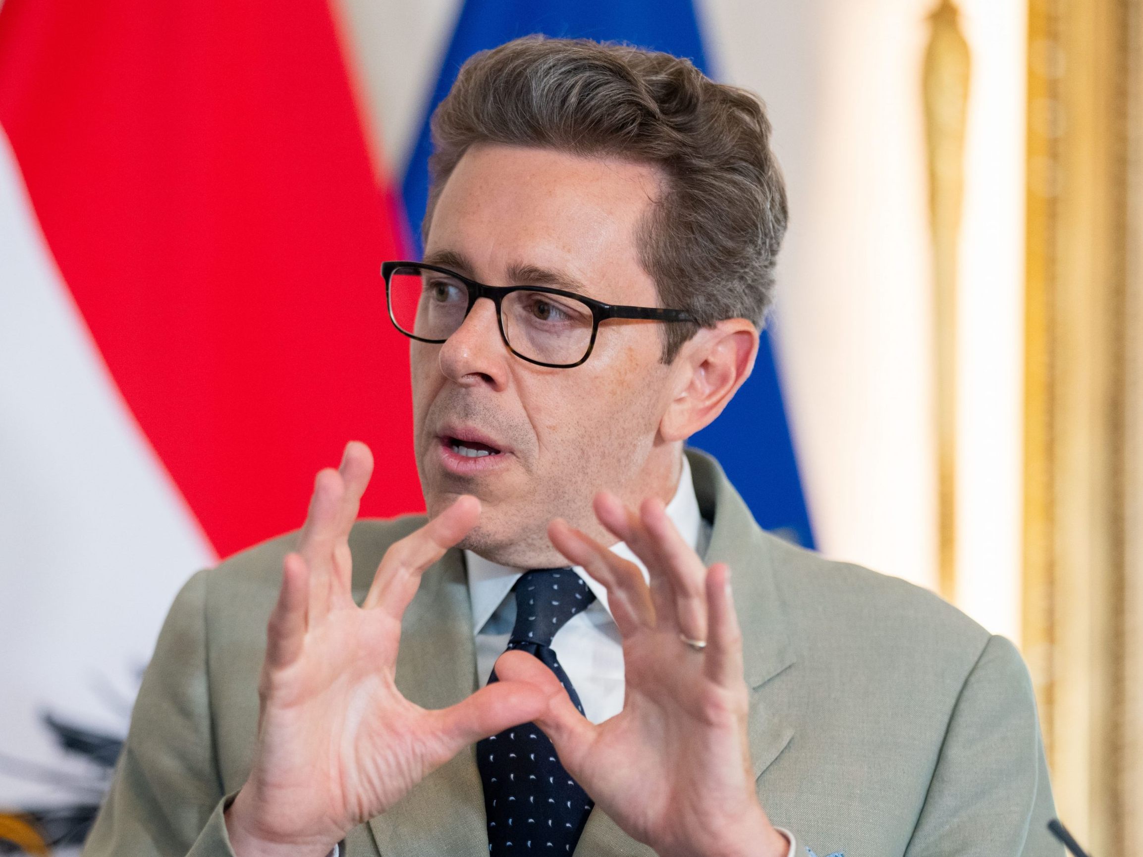 WKÖ-Präsident Mahrer sieht Österreichs Wirtschaft enorm unter Druck.