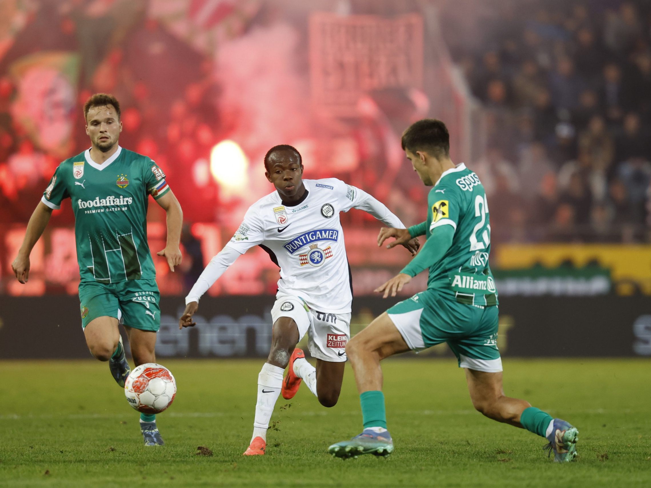 Sturm Graz und Rapid Wien bekamen es am Samstag miteinander zu tun. Sturm Graz und Rapid Wien bekamen es am Samstag miteinander zu tun.