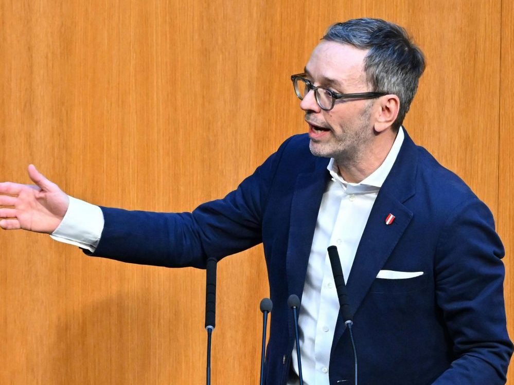 Kickl erwartet nach dem Wahlsieg der FPÖ in der Steiermark den Rücktritt von Kanzler Nehammer.