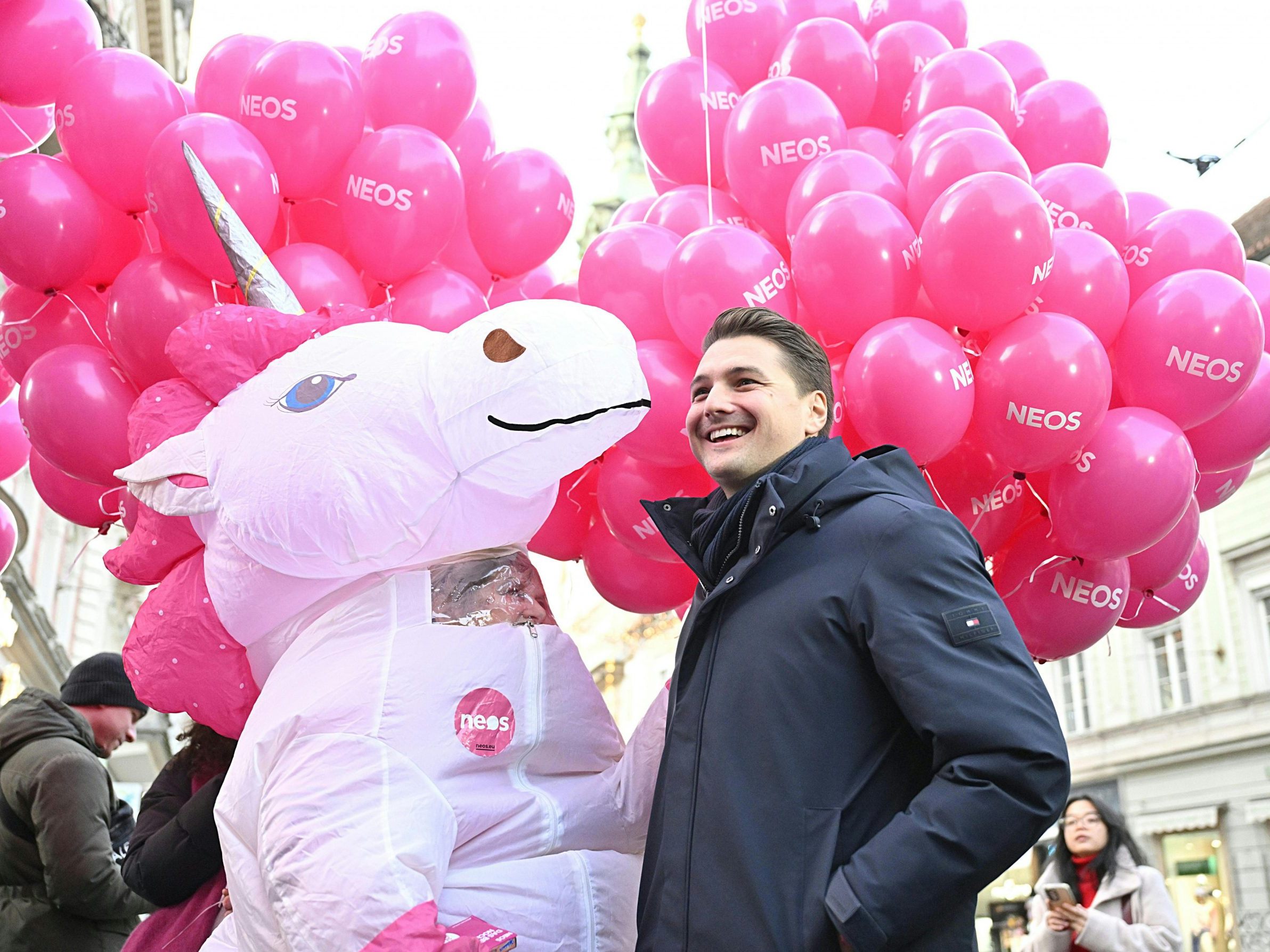 Auch ein Einhorn war beim NEOS-Wahlkampfabschluss vor der Steiermark-Wahl mit dabei. Auch ein Einhorn war beim NEOS-Wahlkampfabschluss vor der Steiermark-Wahl mit dabei.