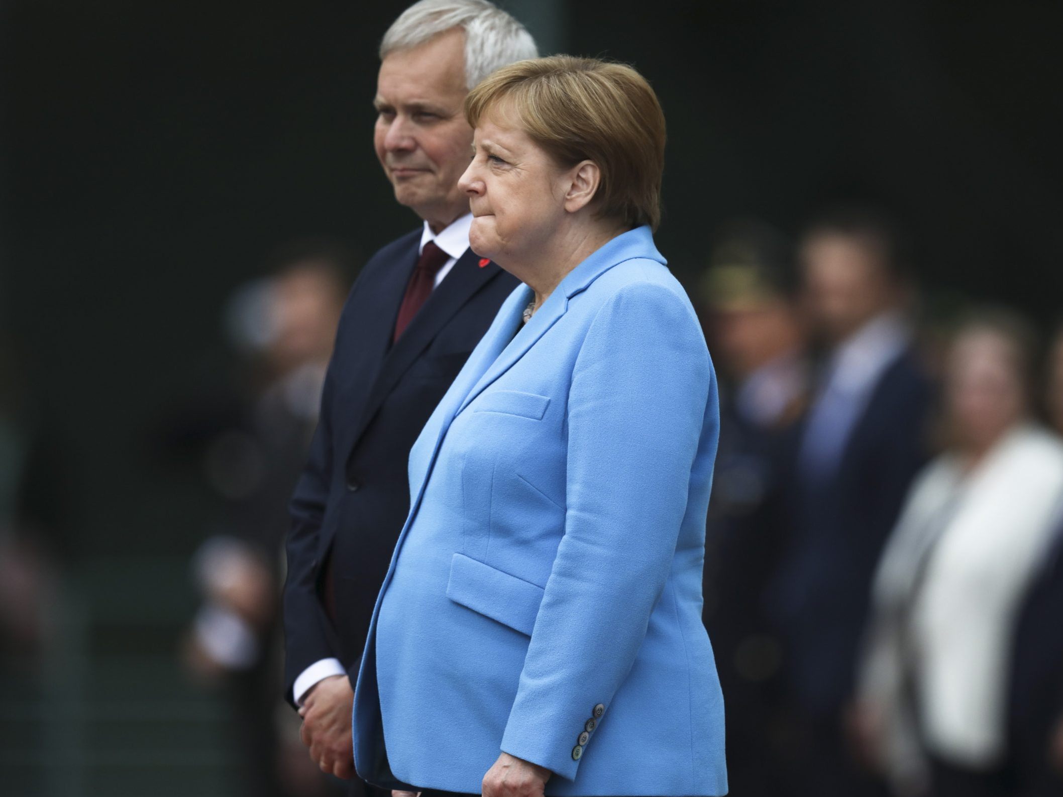 Auch beim Antrittsbesuch des finnischen Ministerpräsidenten Antti Rinne im Juli 2019 zeigte Angela Merkel (70) erneut Anzeichen eines Krampfens – ihr Körper begann unkontrolliert zu zittern. Auch beim Antrittsbesuch des finnischen Ministerpräsidenten Antti Rinne im Juli 2019 zeigte Angela Merkel (70) erneut Anzeichen eines Krampfens – ihr Körper begann unkontrolliert zu zittern.
