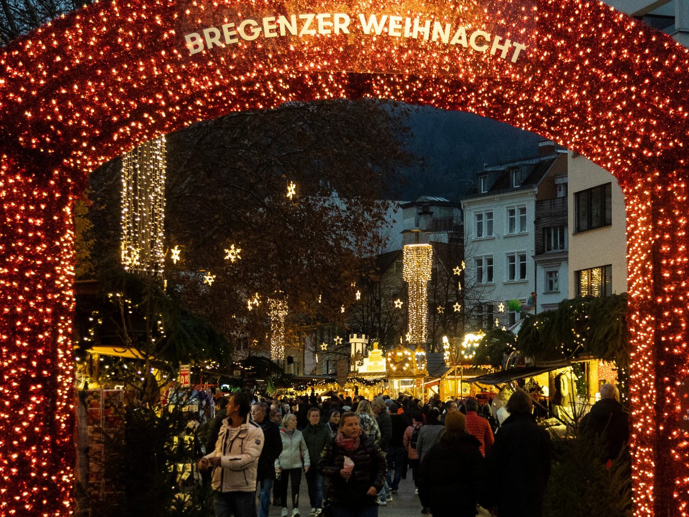 Stimmungsvolle Weihnachtsmärkte im Bezirk Bregenz bieten festliches Flair und vielfältige Erlebnisse für Groß und Klein.