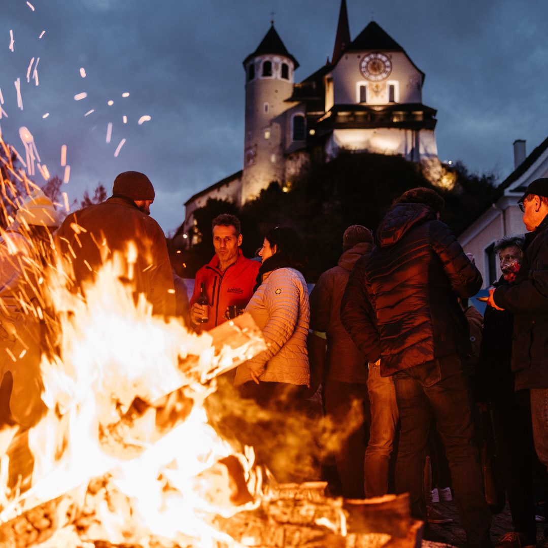 Weihnachtszauber im Bezirk Bludenz – festlich geschmückte Märkte laden zum Entdecken und Genießen ein.