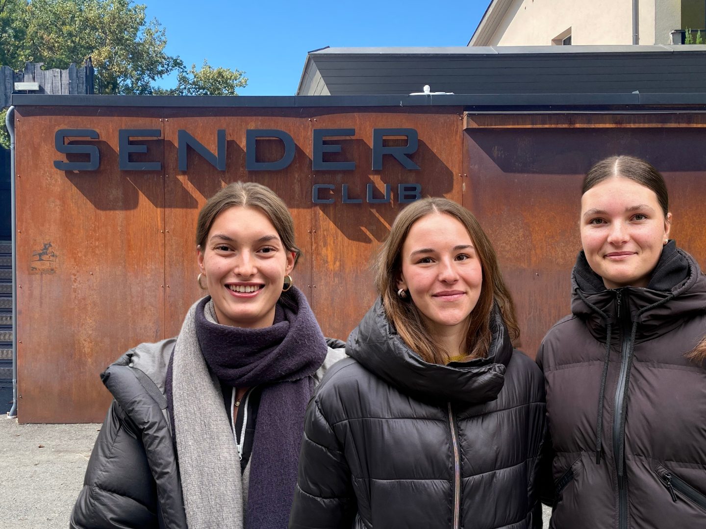 Das Nachtleben in Vorarlberg erholt sich nach der Pandemie, junge Menschen feiern jedoch selektiv und kostenbewusst, während Clubbetreiber wieder optimistisch sind.