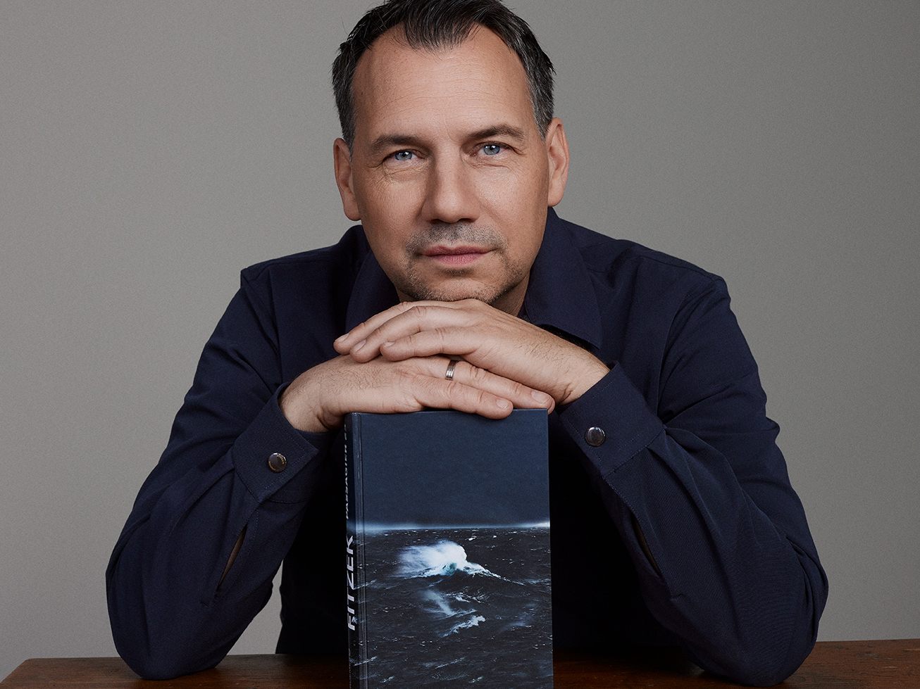 Fitzek stellte sein neues Buch "Kalendermädchen" vor. Fitzek stellte sein neues Buch "Kalendermädchen" vor.