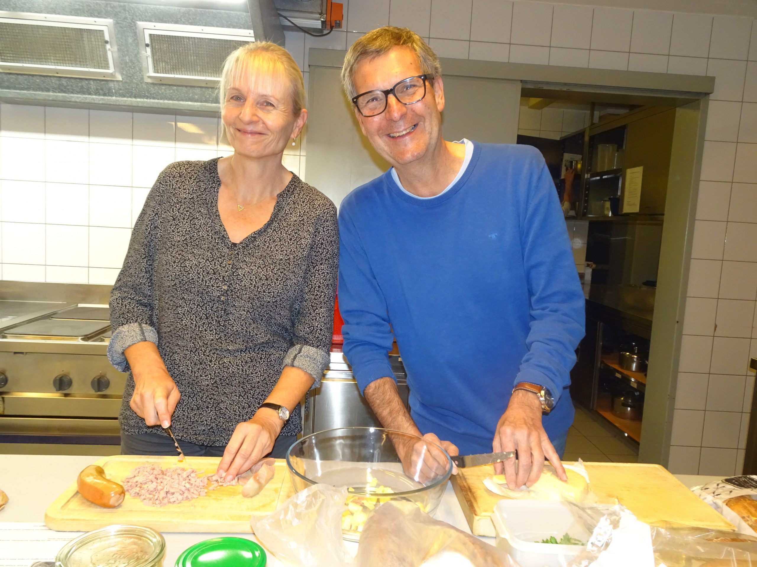 Sabine Haller und Christoph Mäser waren begeistert vom Restekochkurs und hatten eine Menge Spaß beim Kochen.