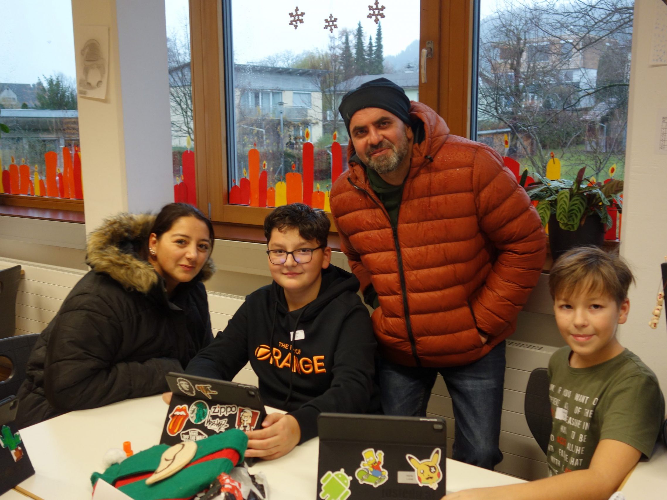 Die Kinder der MS Hörbranz bieten den Erwachsenen beim Tag der offenen Tür  einen Einblick in den Schulalltag.