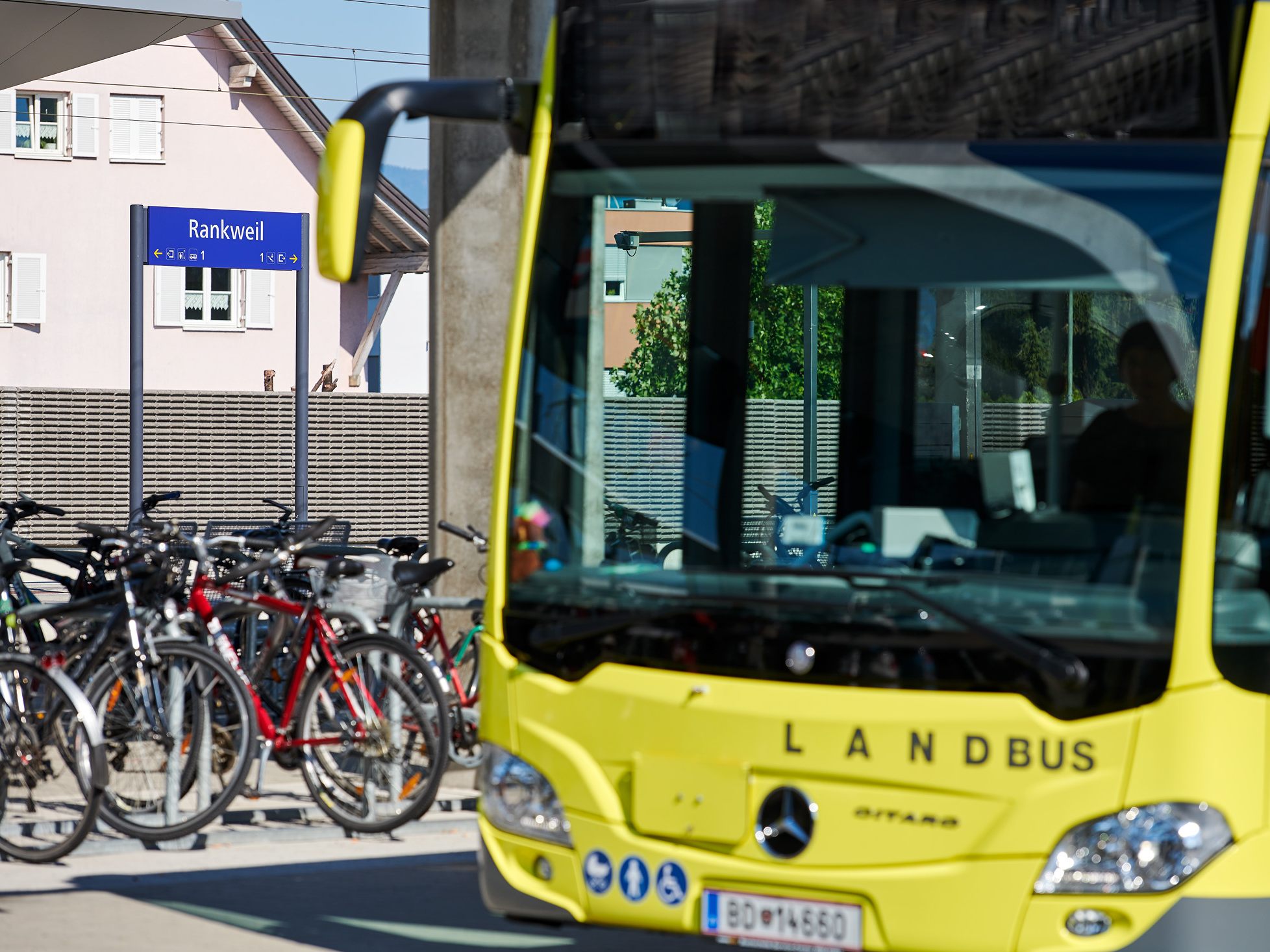 E-Bus am Bahnhof Rankweil. E-Bus am Bahnhof Rankweil.