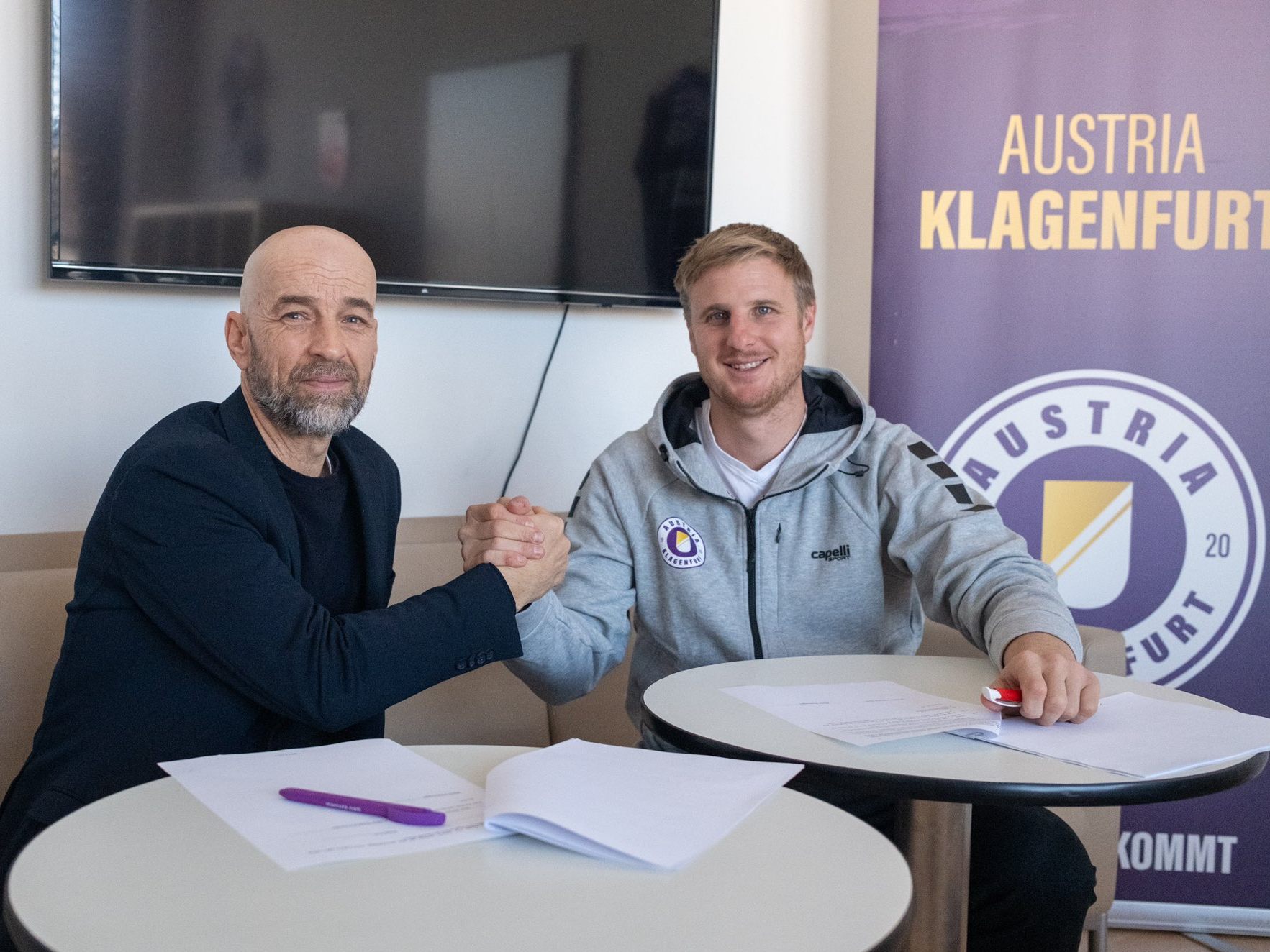 Nach über zwei Jahren Pause gibt Martin Hinteregger sein Comeback im Profifußball. Nach über zwei Jahren Pause gibt Martin Hinteregger sein Comeback im Profifußball.