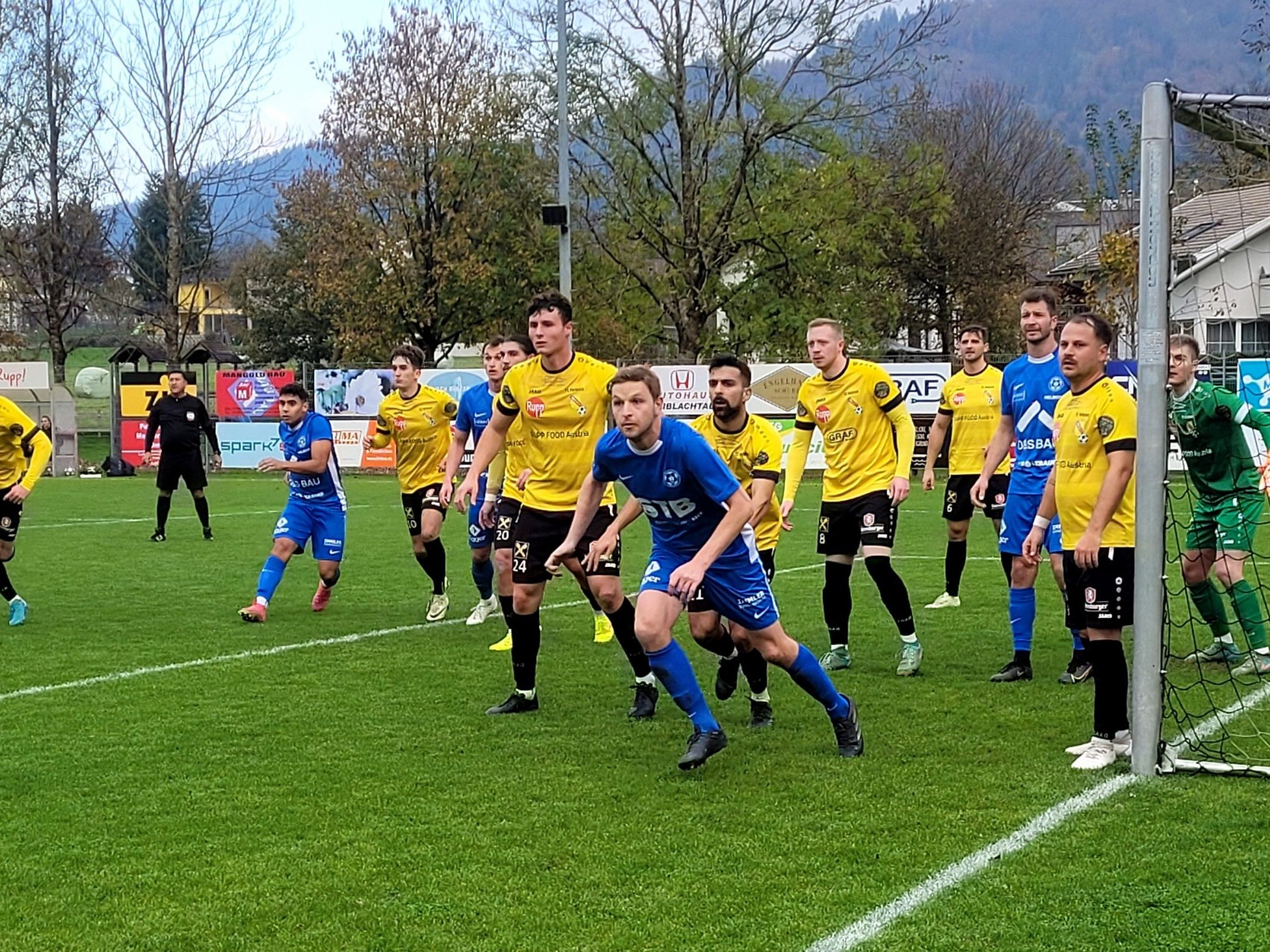 Ein volles Haus und beste Fußballstimmung: Besuchen Sie am Samstag auf dem Sportplatz Sandriesel das Vorarlbergliga-Spiel Rupp FOOD Austria FC Hörbranz gegen den FC Schwarzenberg. Spielbeginn ist um 14.30 Uhr.