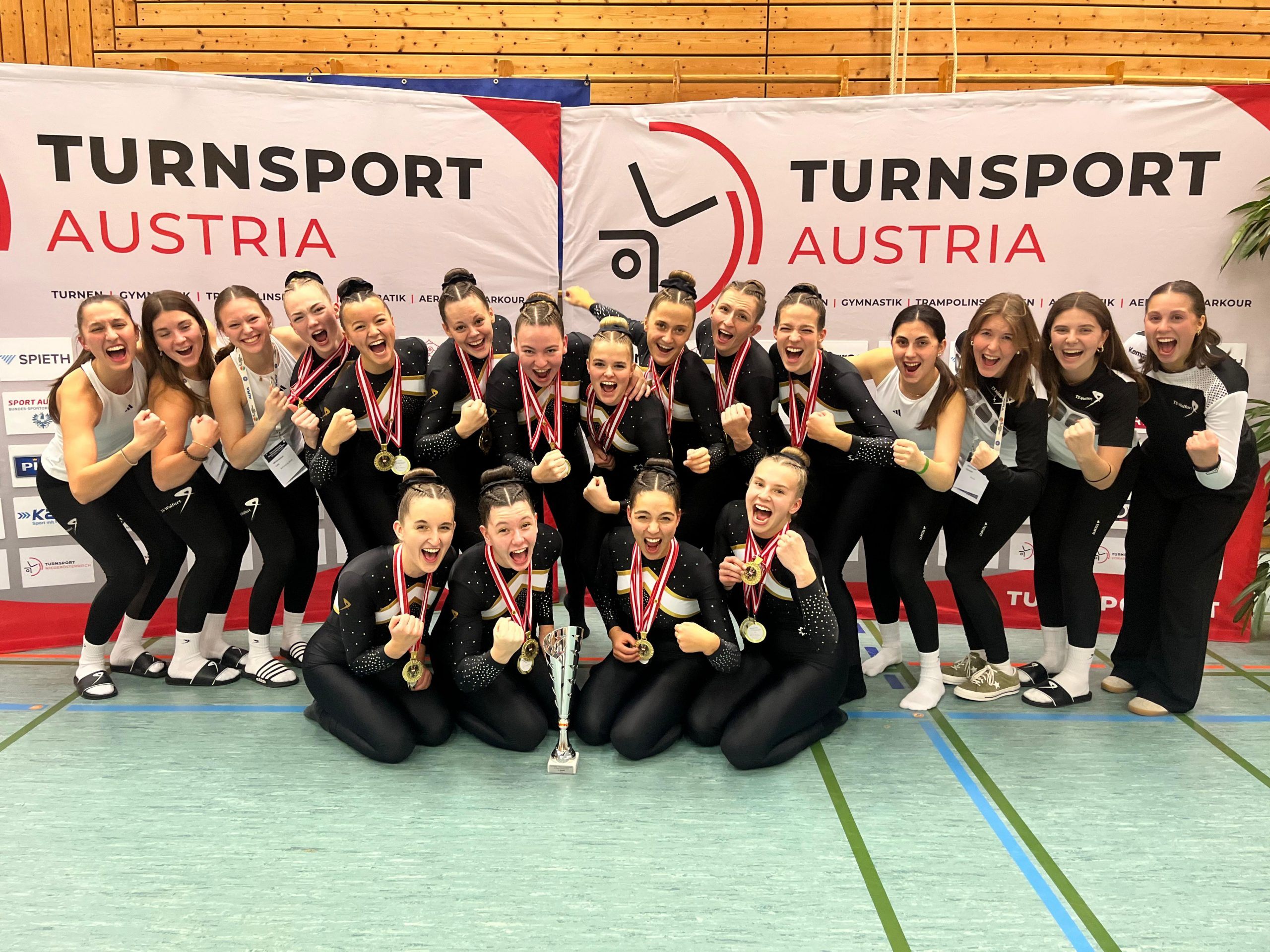 Die Freude beim Siegerteam war riesengroß. Die Freude beim Siegerteam war riesengroß.