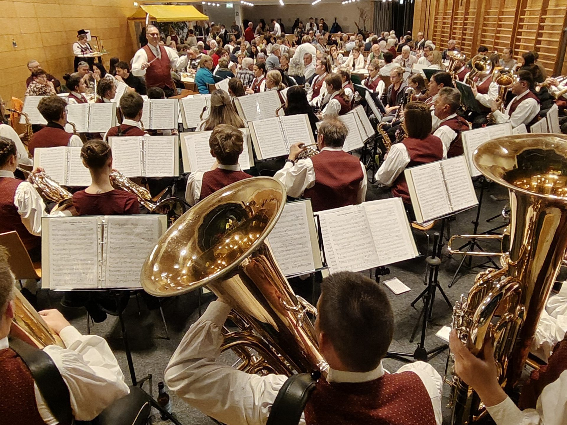 Der Musikverein spielte zum Wunschkonzert auf und ließ aus über 50 Stücken wählen. Der Musikverein spielte zum Wunschkonzert auf und ließ aus über 50 Stücken wählen.