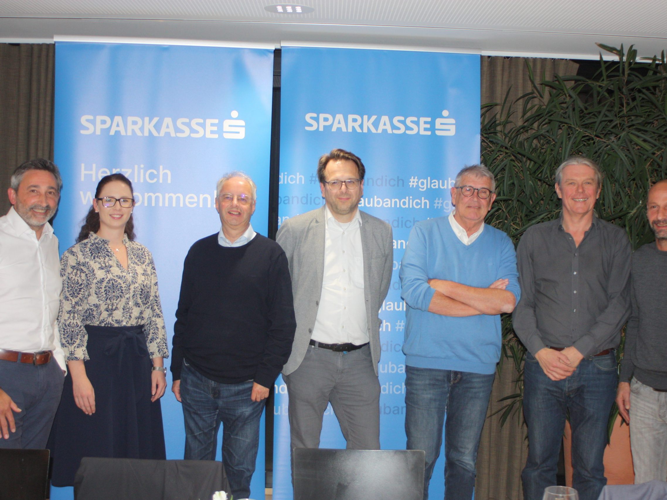 Wolfgang Ender, Nathalie Koch, Wolfgang Strauss, Christoph Grager, Bernhard Neuberger, Folke Postmayer und Stefan Strammer blicken zuversichtlich in die Zukunft von FC BW Feldkirch.