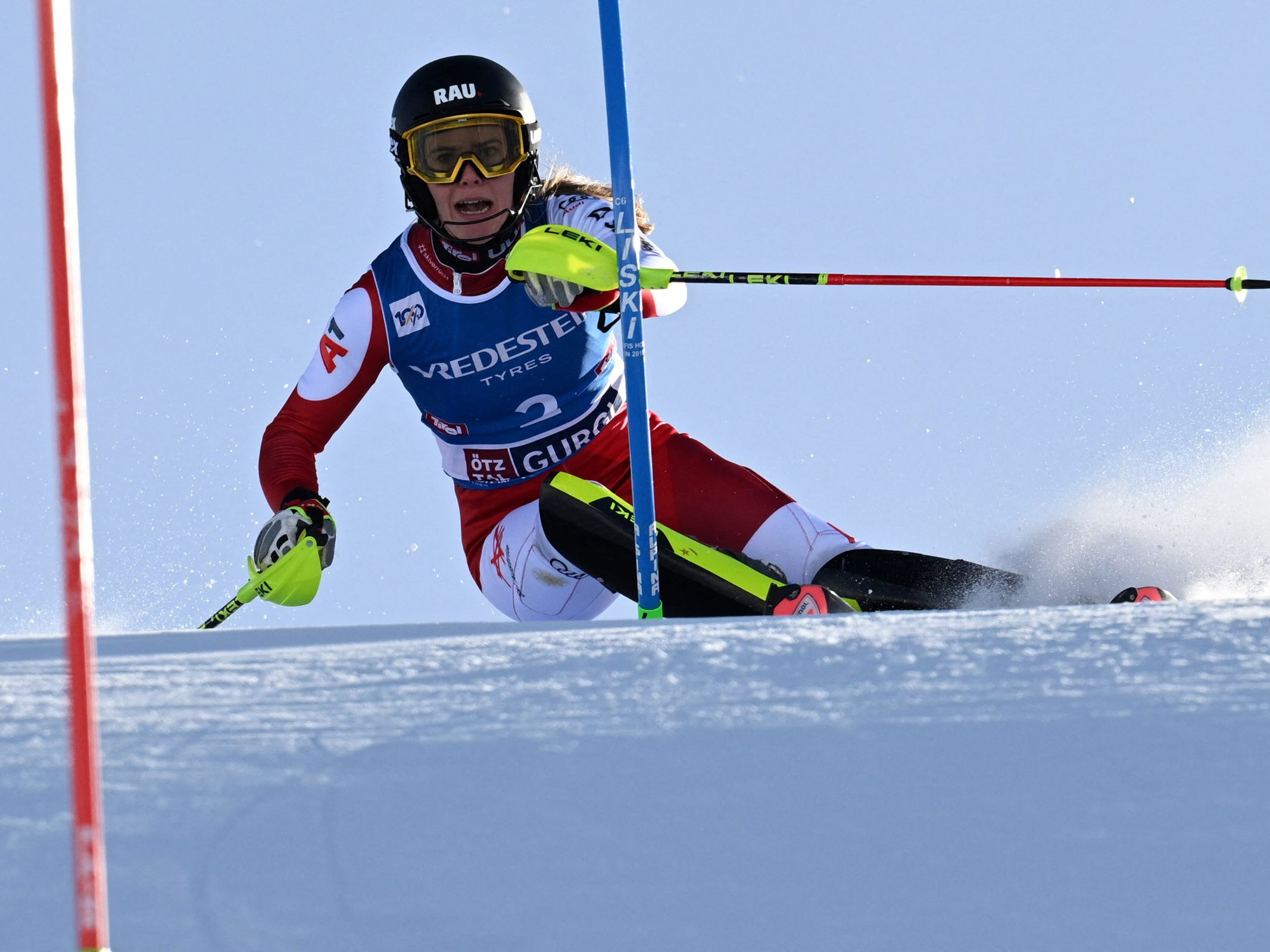 Shiffrin führt vor Holdener - Vorarlbergerin (Bild) fehlen 0,52 Sek. auf US-Star.