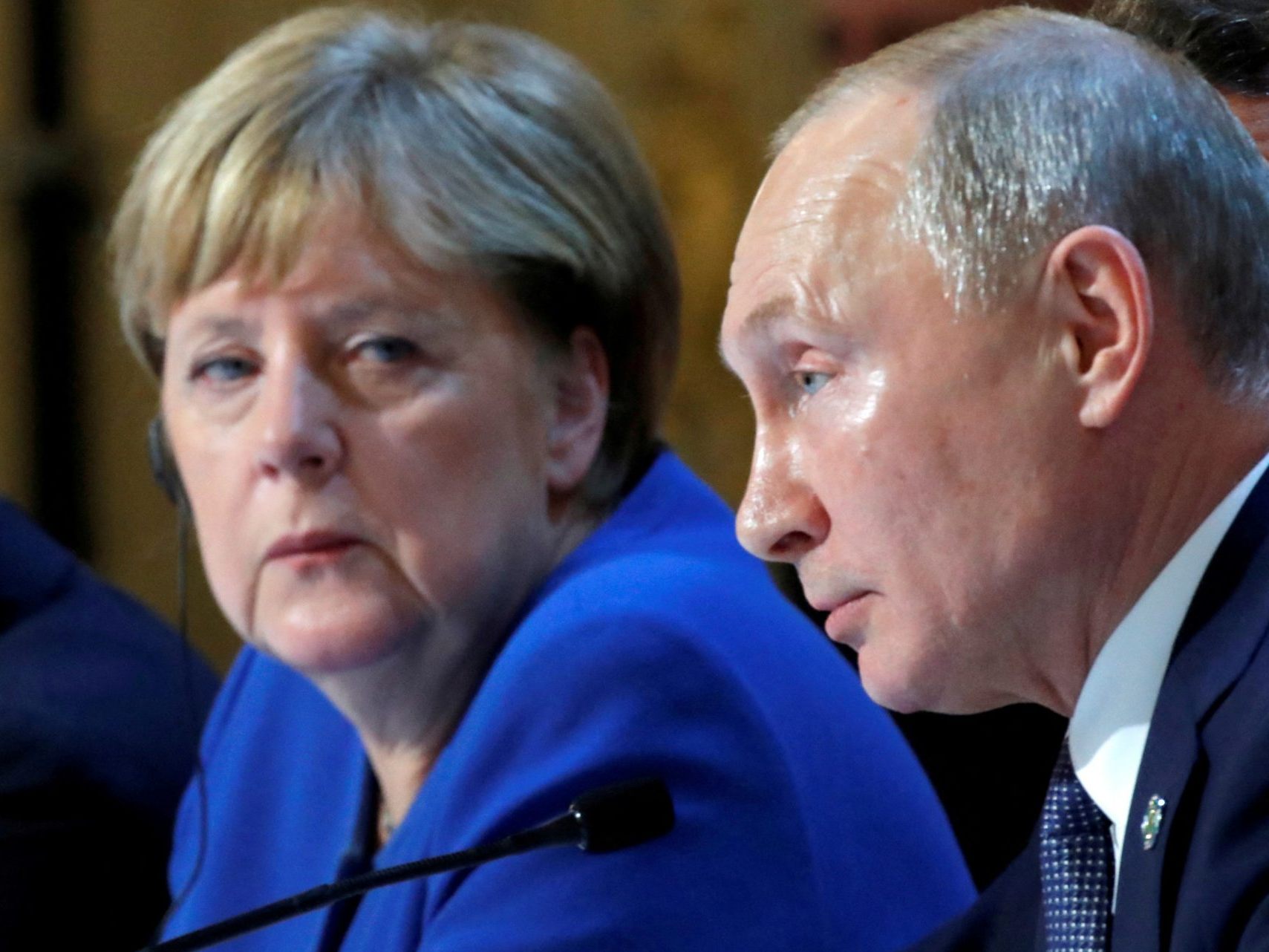 Merkel und Putin bei einer Pressekonferenz am 10. Dezember 2019 in Paris. Merkel und Putin bei einer Pressekonferenz am 10. Dezember 2019 in Paris.