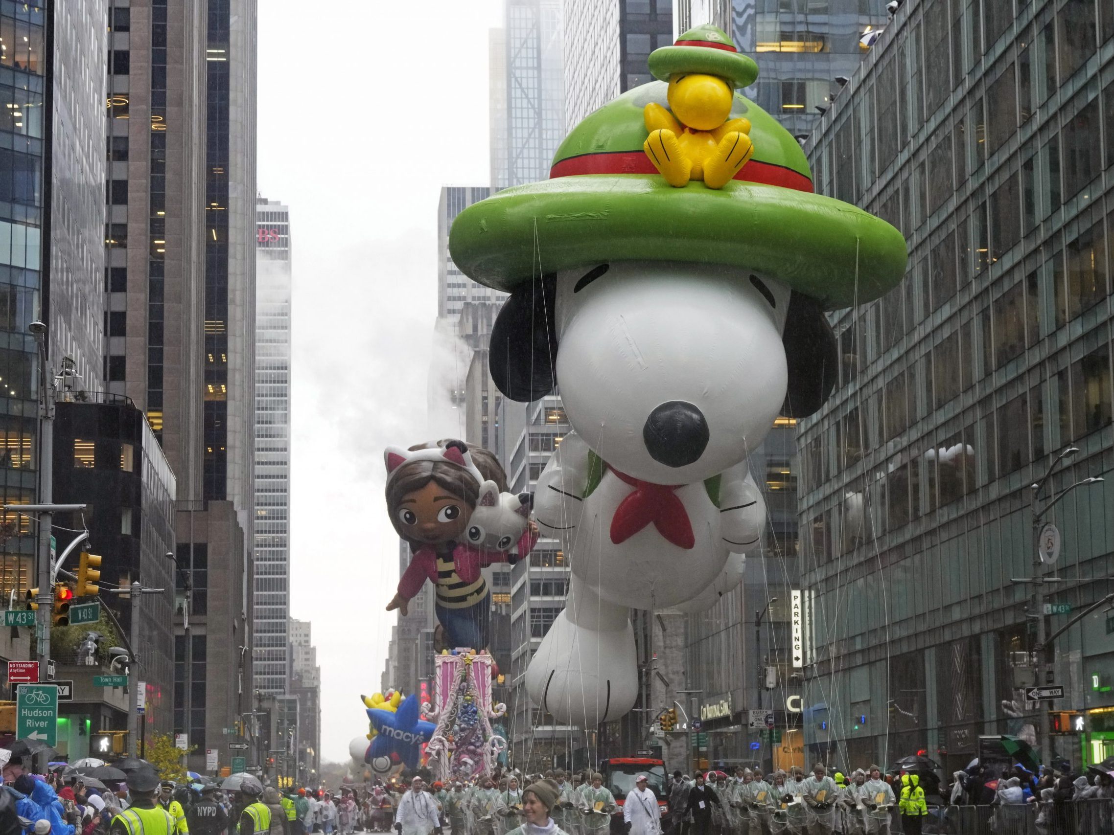 Auch Snoopy war als Ballon dabei. Auch Snoopy war als Ballon dabei.