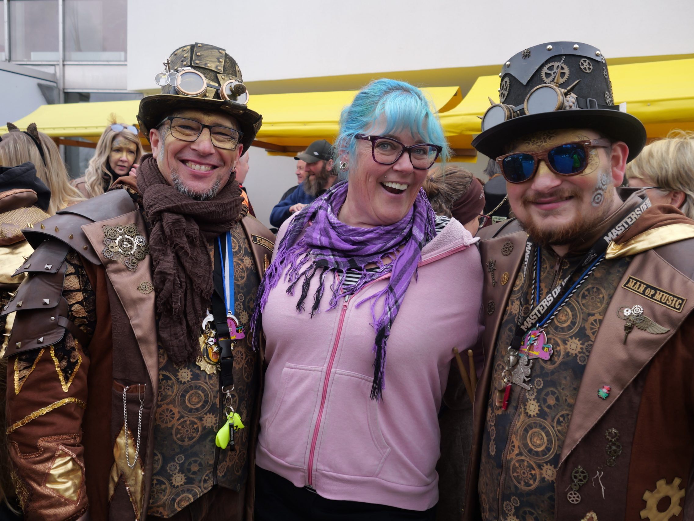 Jürgen, Tanja und Fabio beim Faschingsauftakt bei der Lebenshilfe Werkstätte Frastanz.