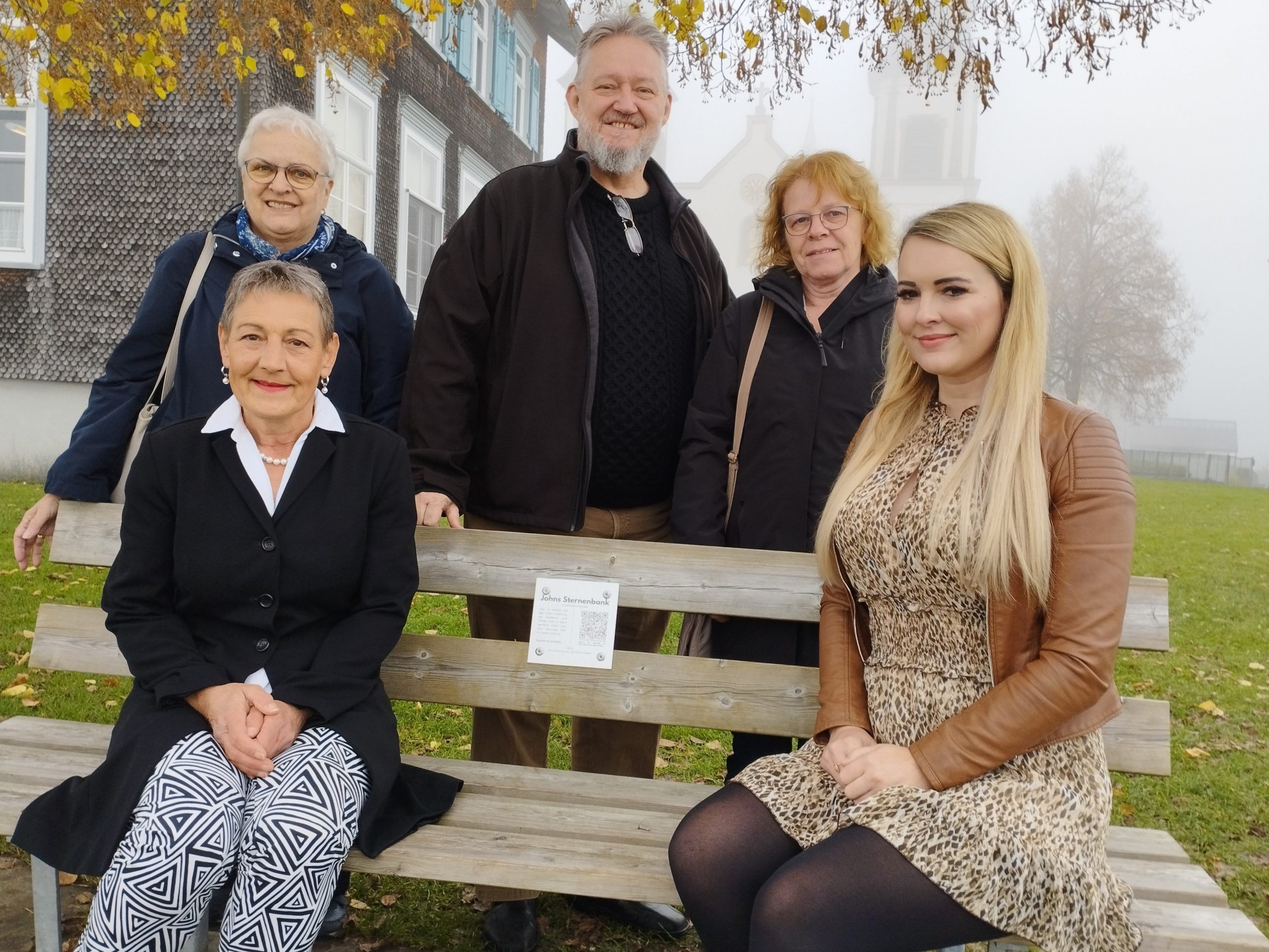 Die „Sternenbänke“ in Bildstein und Schwarzach wurden feierlich eingeweiht. Die „Sternenbänke“ in Bildstein und Schwarzach wurden feierlich eingeweiht.