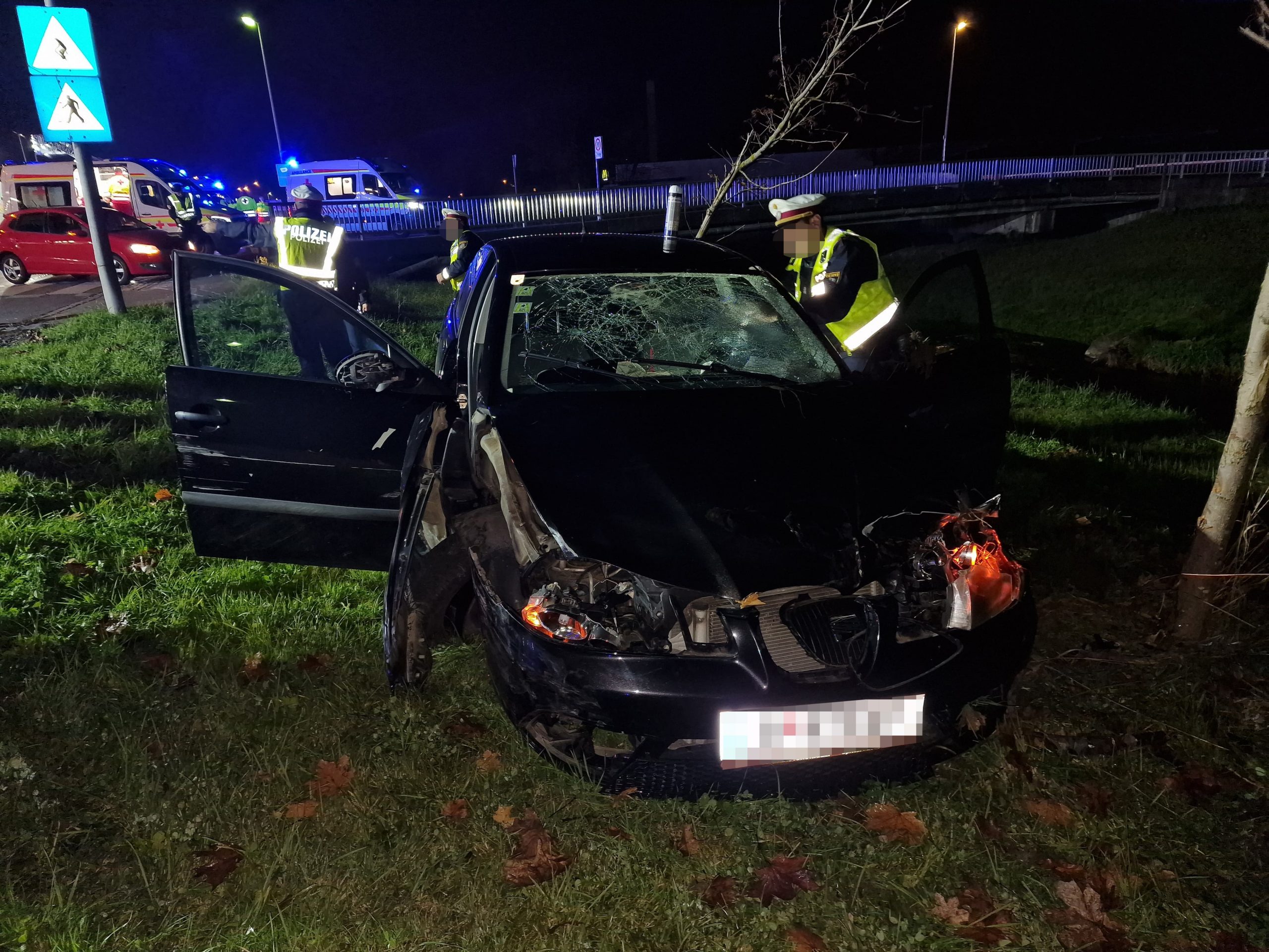 Das Fahrzeug wurde stark beschädigt.