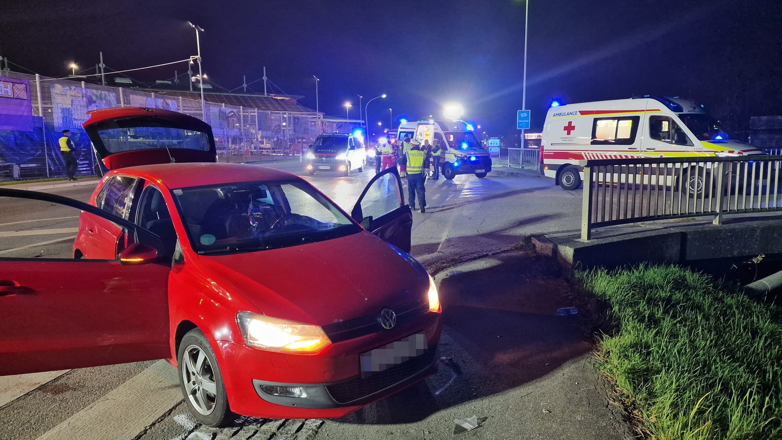 Polizei, Rettung und Feuerwehr waren im Einsatz.