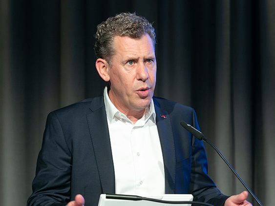 AK Präsident Bernhard Heinzle lieferte in der 195. Vollversammlung eine mitreißende Rede. AK Präsident Bernhard Heinzle lieferte in der 195. Vollversammlung eine mitreißende Rede.
