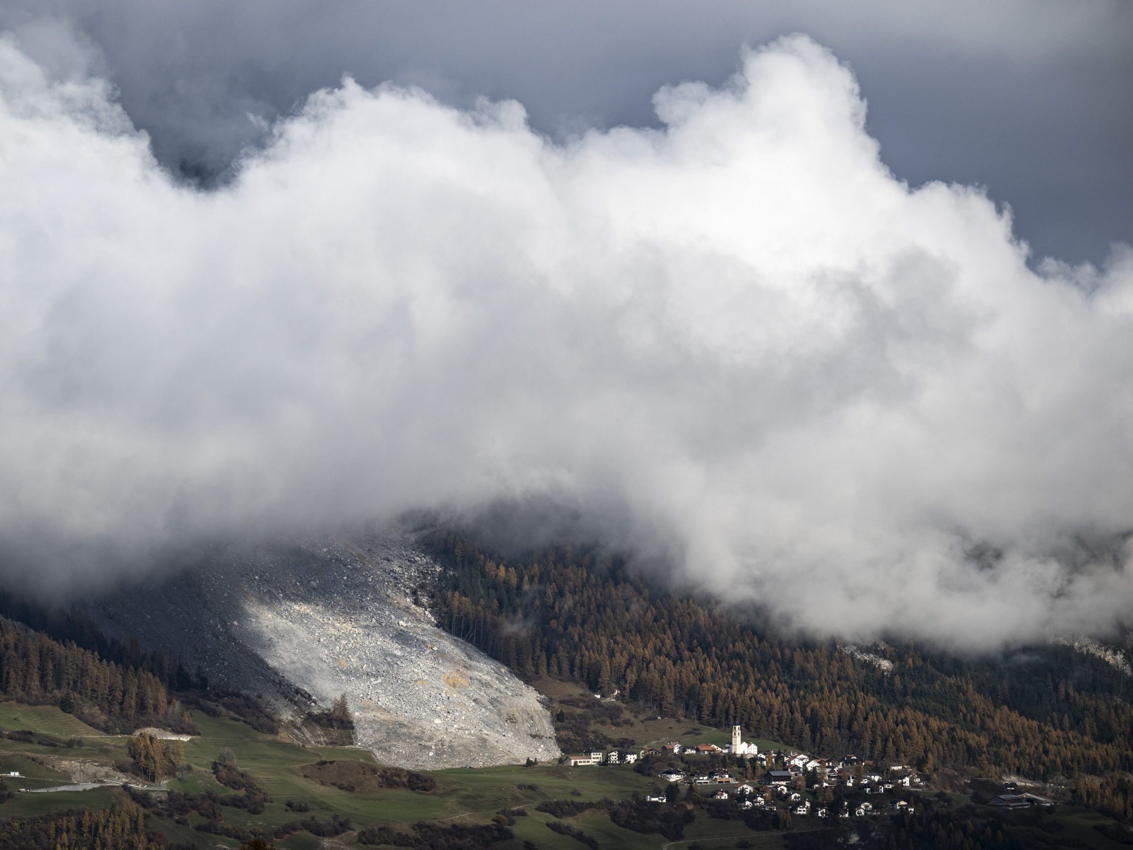 Brienz muss evakuiert werden. Brienz muss evakuiert werden.