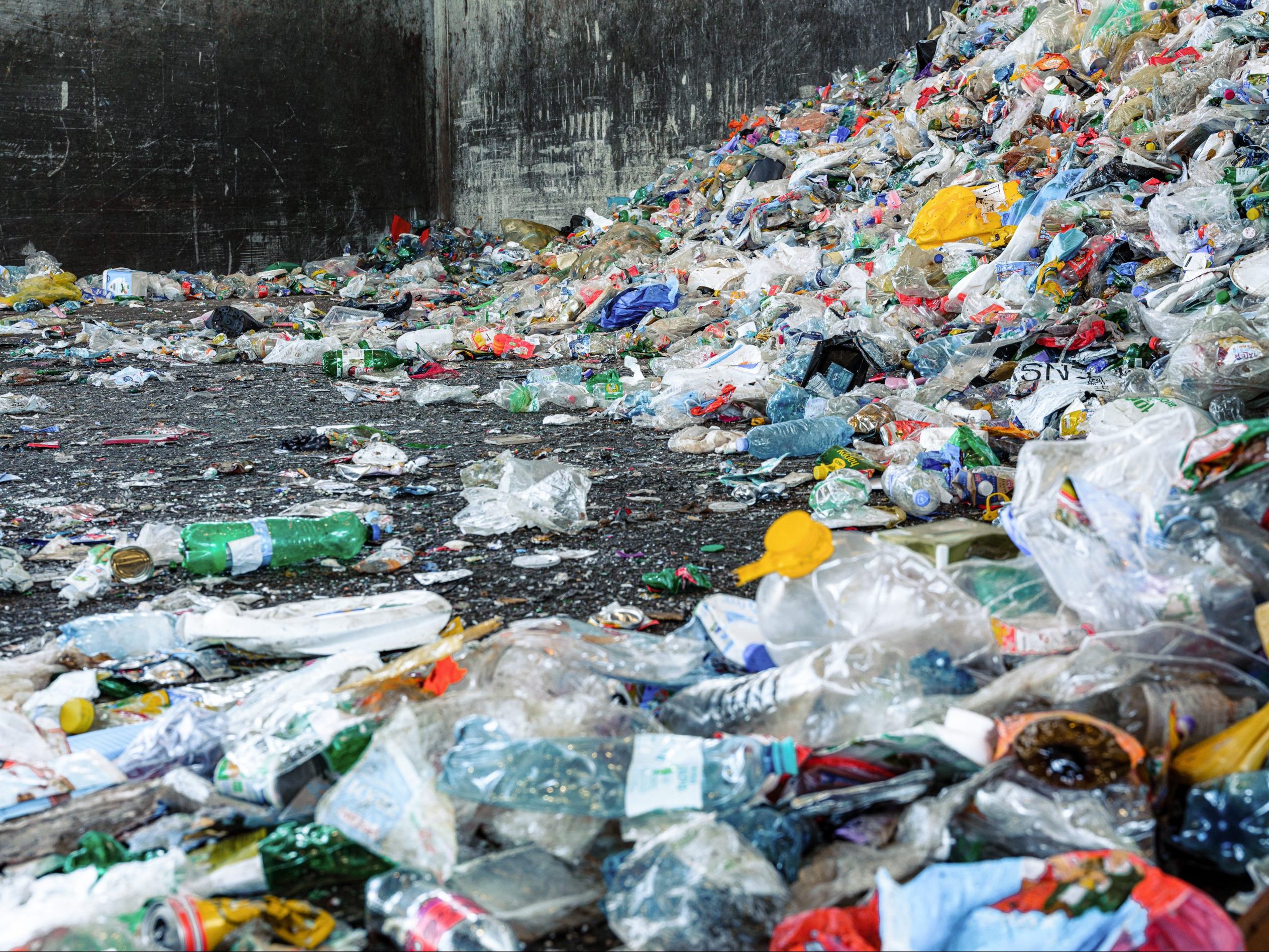 10,7 Milliarden Plastikverpackungen landen jährlich im Haushaltsmüll.