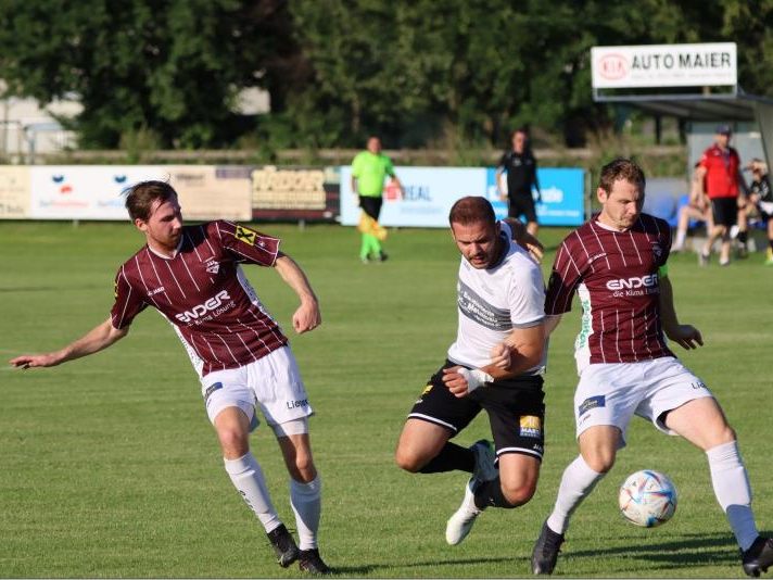 Necip Bekleyen (Mitte) will mit Altenstadt in Schlins gewinnen. Necip Bekleyen (Mitte) will mit Altenstadt in Schlins gewinnen.