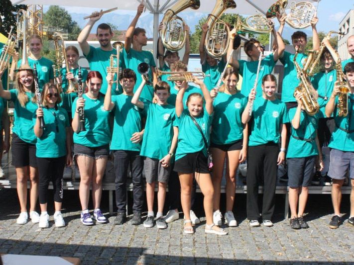 Die Jungmusik Rankweil-Meiningen präsentiert Adventslieder. Die Jungmusik Rankweil-Meiningen präsentiert Adventslieder.