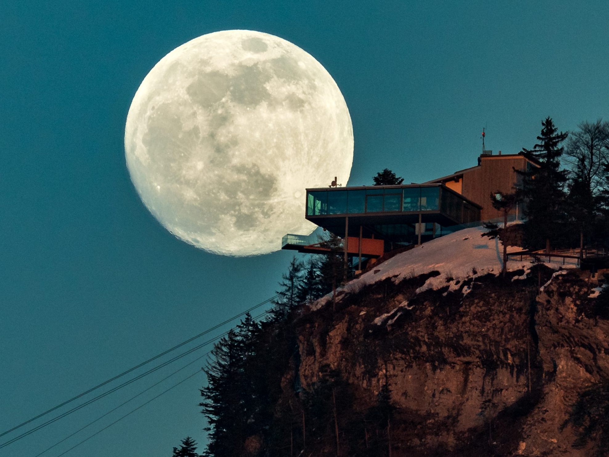 Mond über dem Karren. Mond über dem Karren.