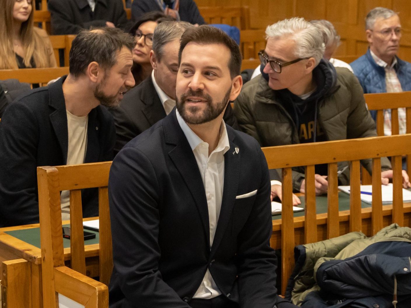 Geldstrafe und bedingte Haftstrafe für Tschann. Geldstrafe und bedingte Haftstrafe für Tschann.