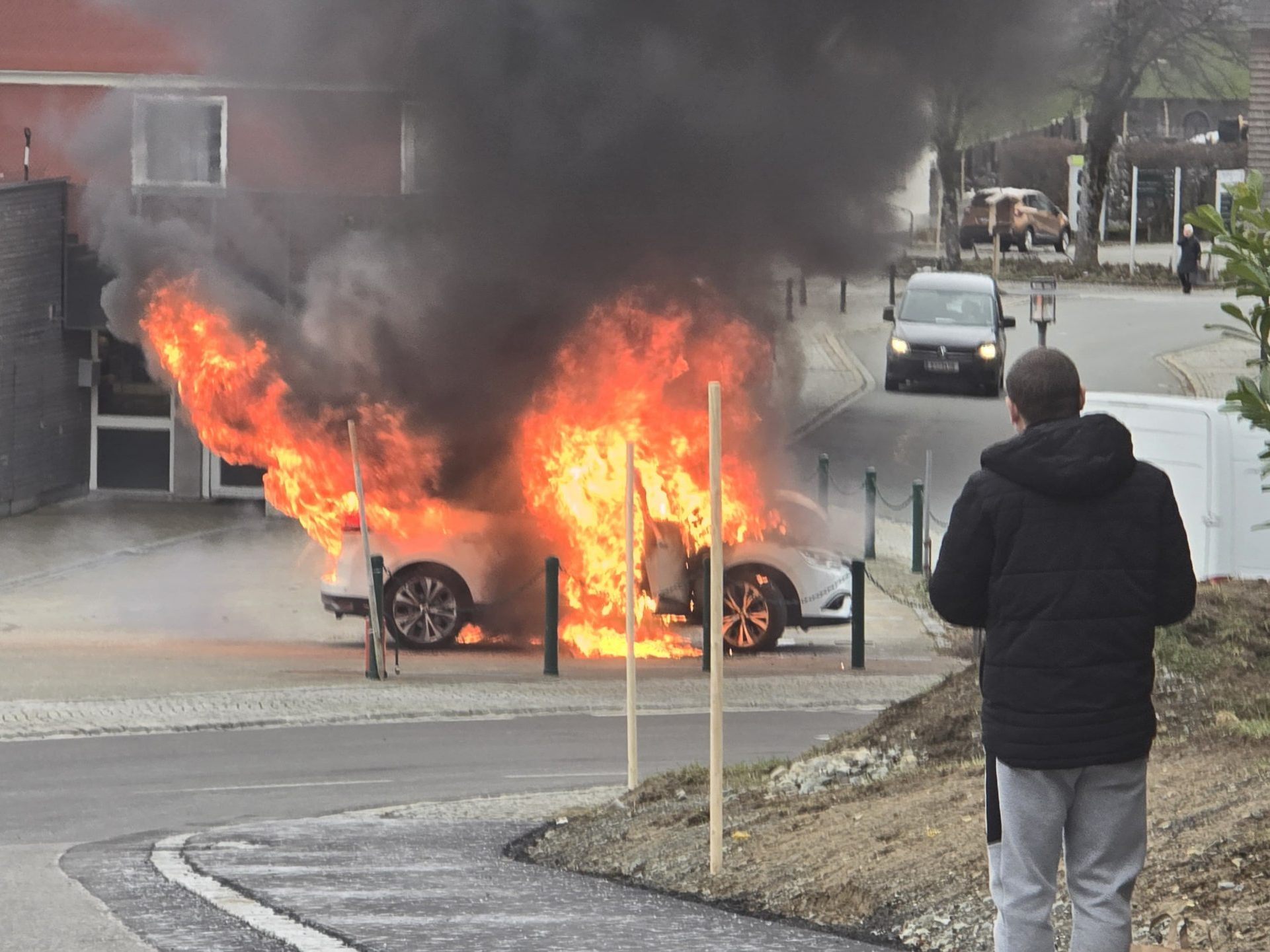 Fahrzeug brannte lichterloh