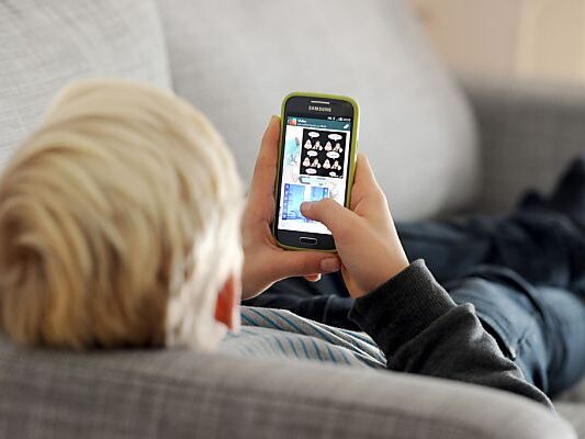 Ein Drittel verliert sich häufig in der Handy-Nutzung