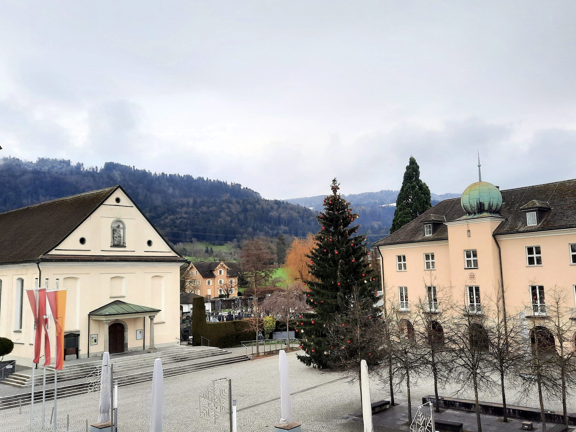 Der prominente Platz bei der Pfarrkirche und Volksschule wird zur großen Marktmeile umfunktioniert.