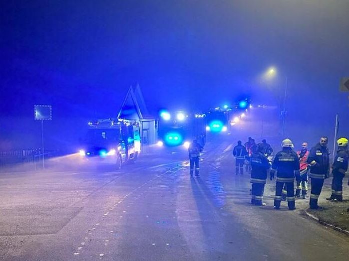 Dunkelheit und Nebel erschweren die Suche nach dem vermissten Kleinflugzeug.