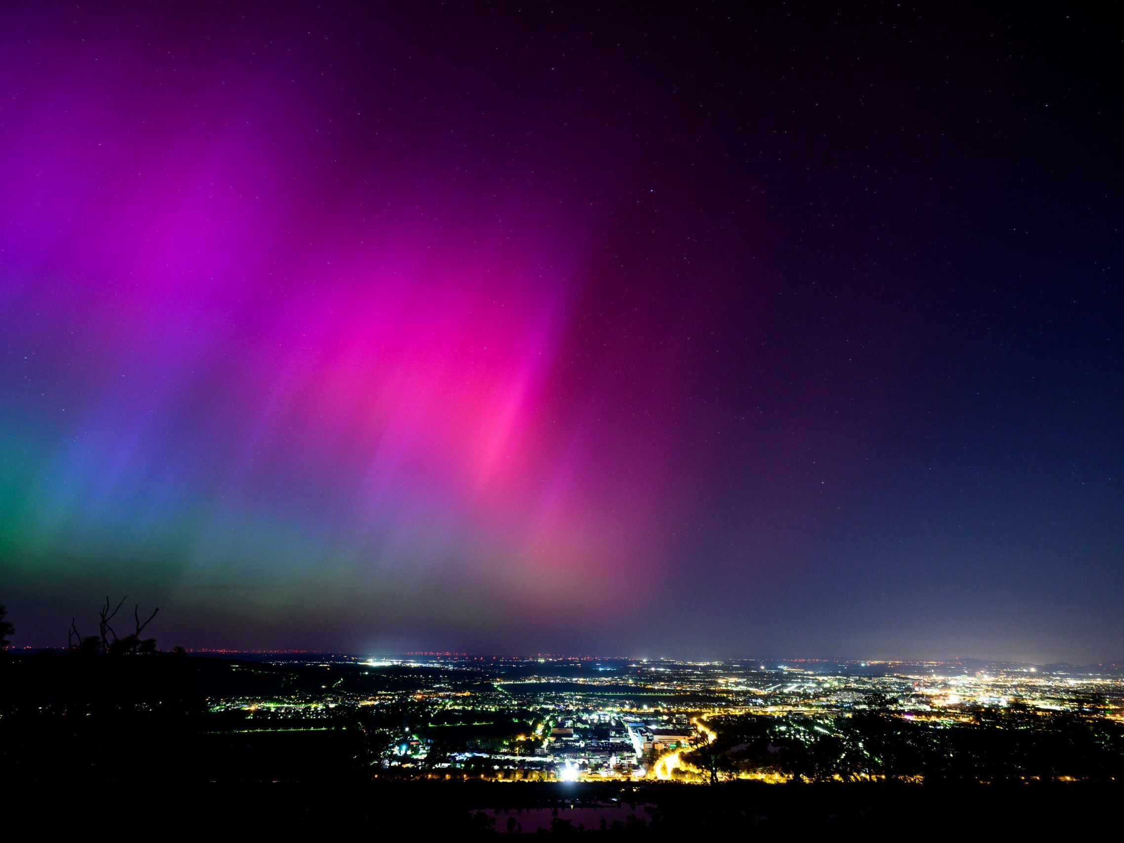 Auch 2025 stehen die Chancen für Polarlichter über Österreich gut.