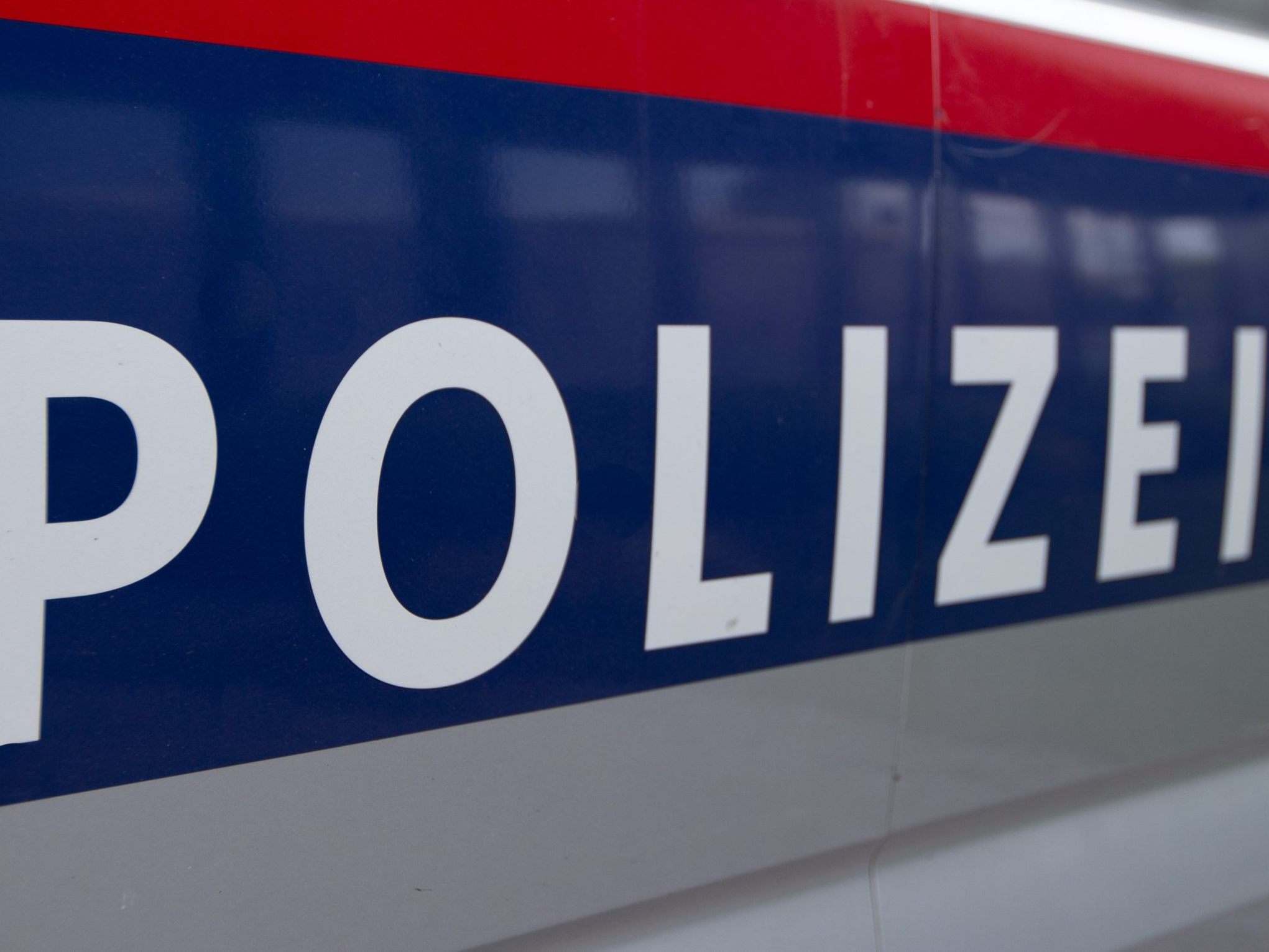 Die Polizei verhaftete den Verdächtigen.