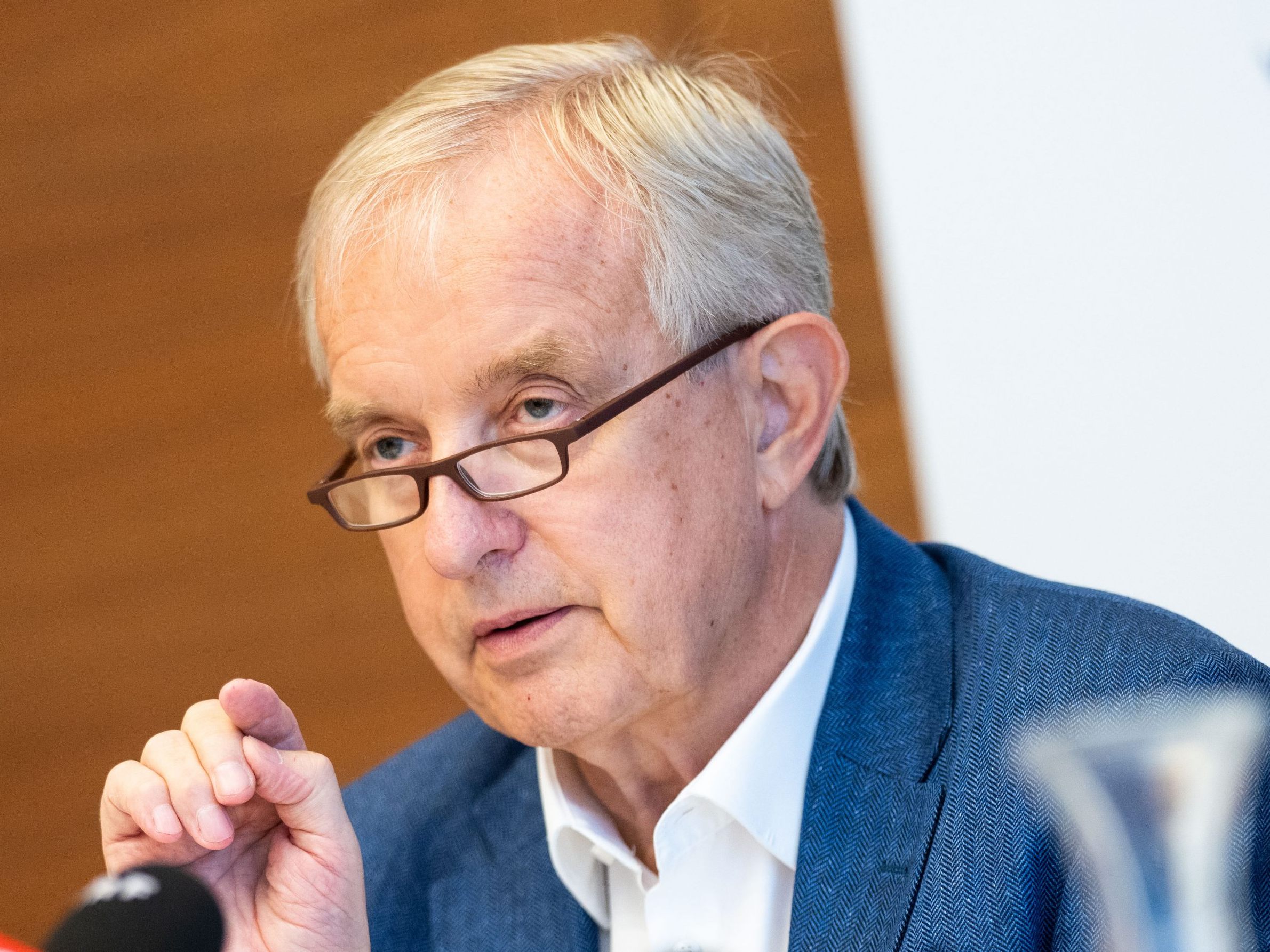 Ärztekammer-Präsident Steinhart fordert einen Runden Tisch.