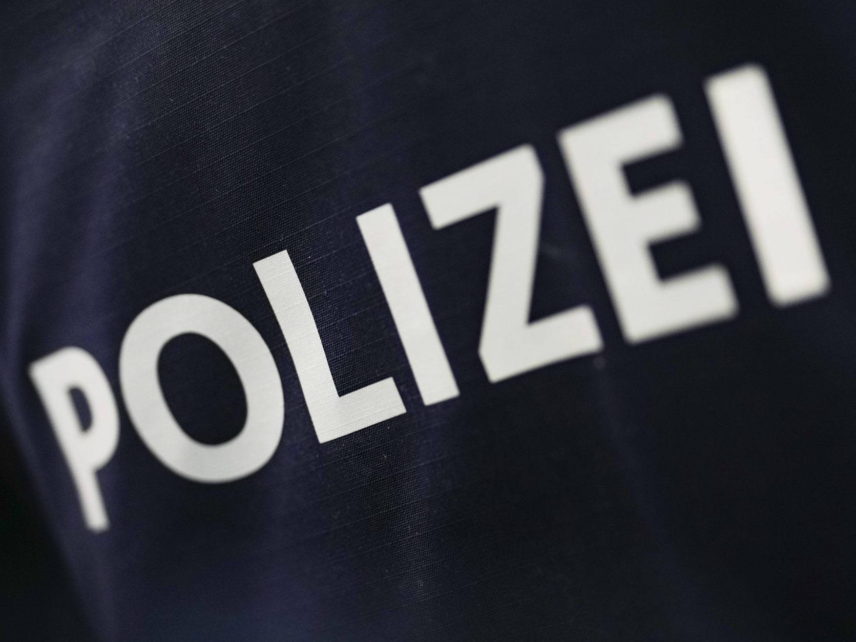 Ein Mann wurde vor einer Obdachlosenunterkunft in Wien niedergestochen.