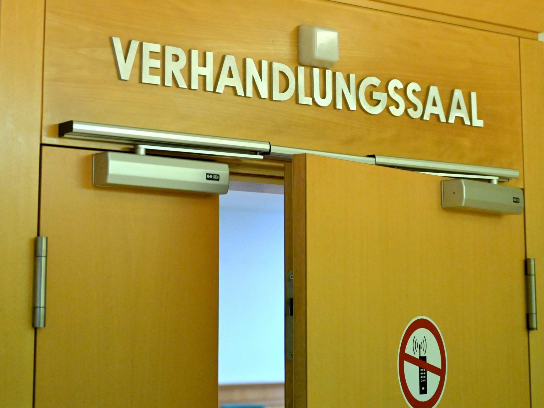 Im Fall von Betrügereien mit falschen Polizisten wurden Männer in Wien verurteilt.