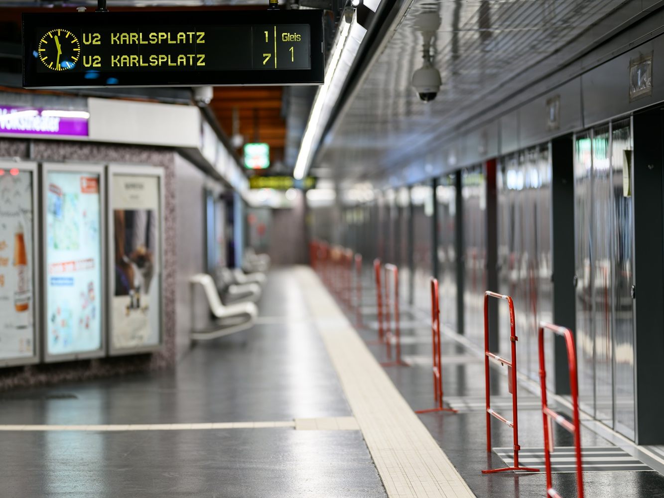 Freitag hat Ende von U2-Teilsperre im Gepäck. Bahnsteigtüren sind ein Novum im Wiener U-Bahn-Netz. Freitag hat Ende von U2-Teilsperre im Gepäck. Bahnsteigtüren sind ein Novum im Wiener U-Bahn-Netz.