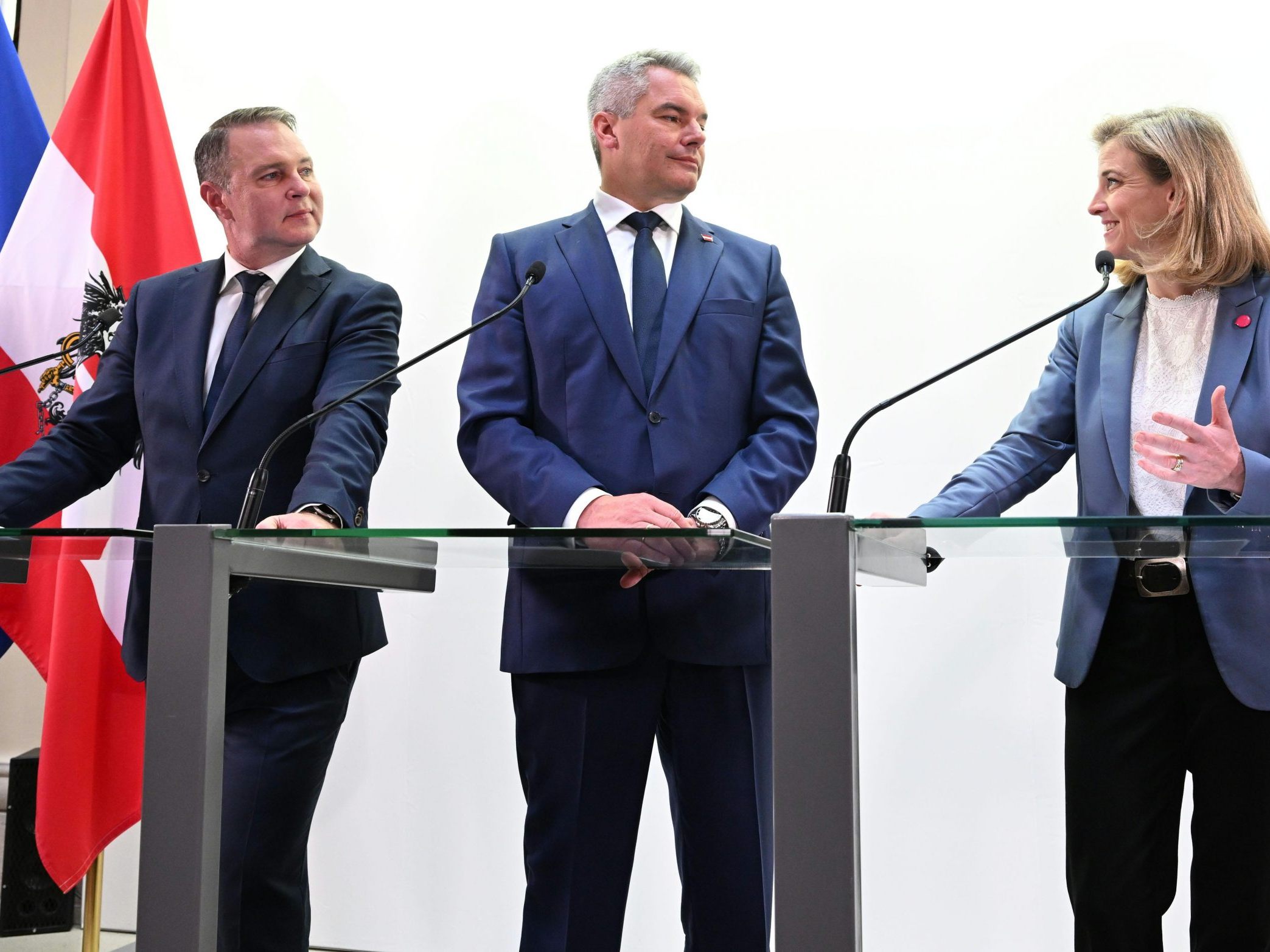 Parteichefs trafen bei "Rundem Tisch" Wirtschaftsfachleute.