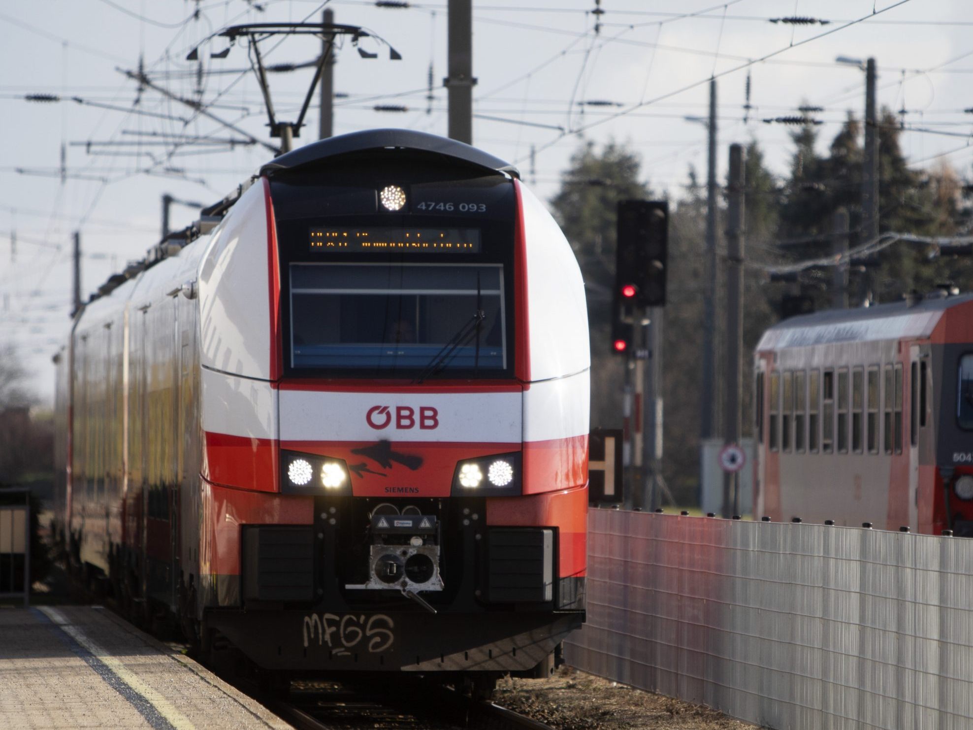 Die "neue" Westbahnstrecke ab Sonntag wieder durchgehend befahrbar. Die "neue" Westbahnstrecke ab Sonntag wieder durchgehend befahrbar.